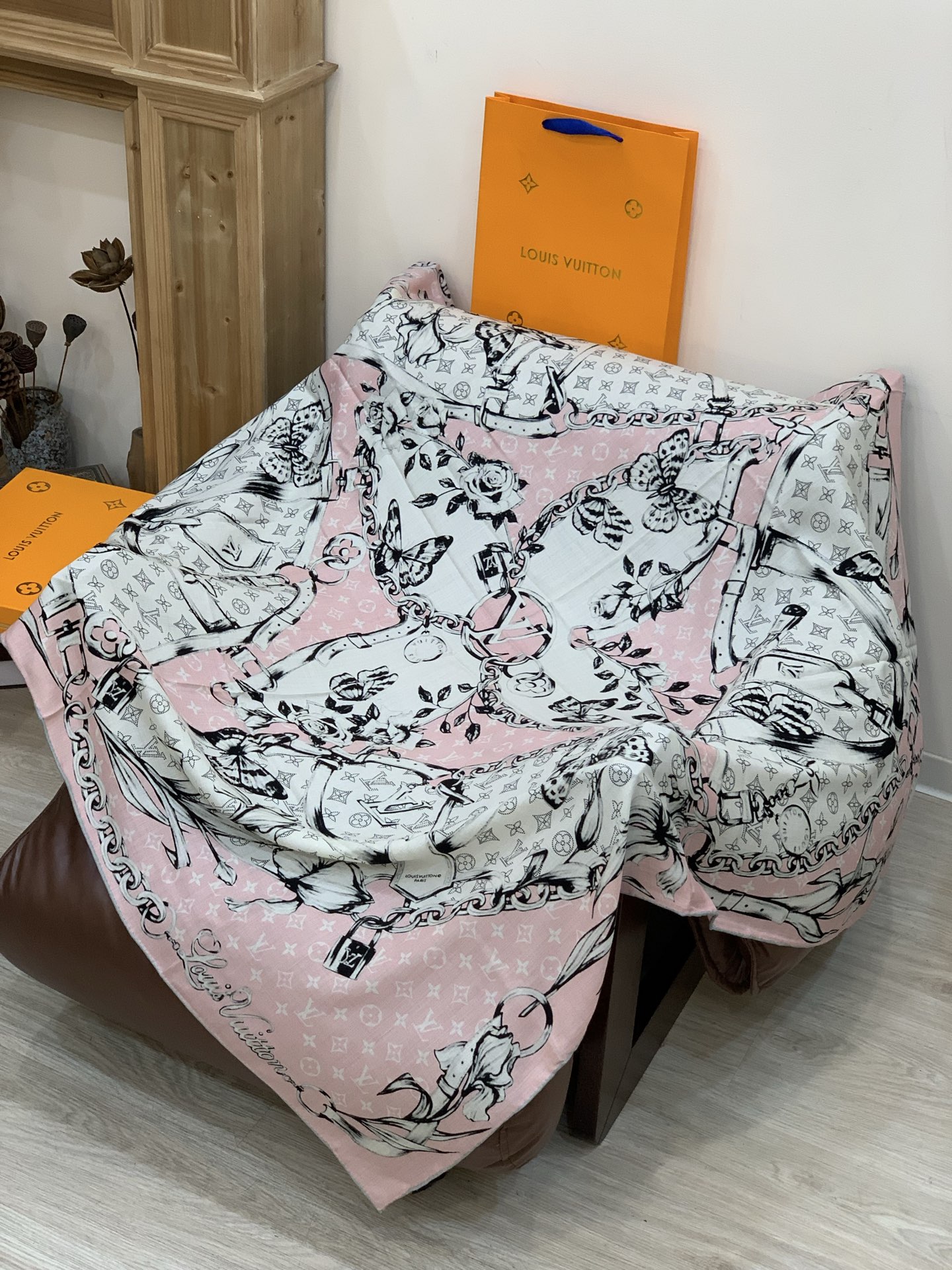 LV x TM 140披肩【140顶级丝绒双面同色披肩】本款LVxTMMonogram Multicol