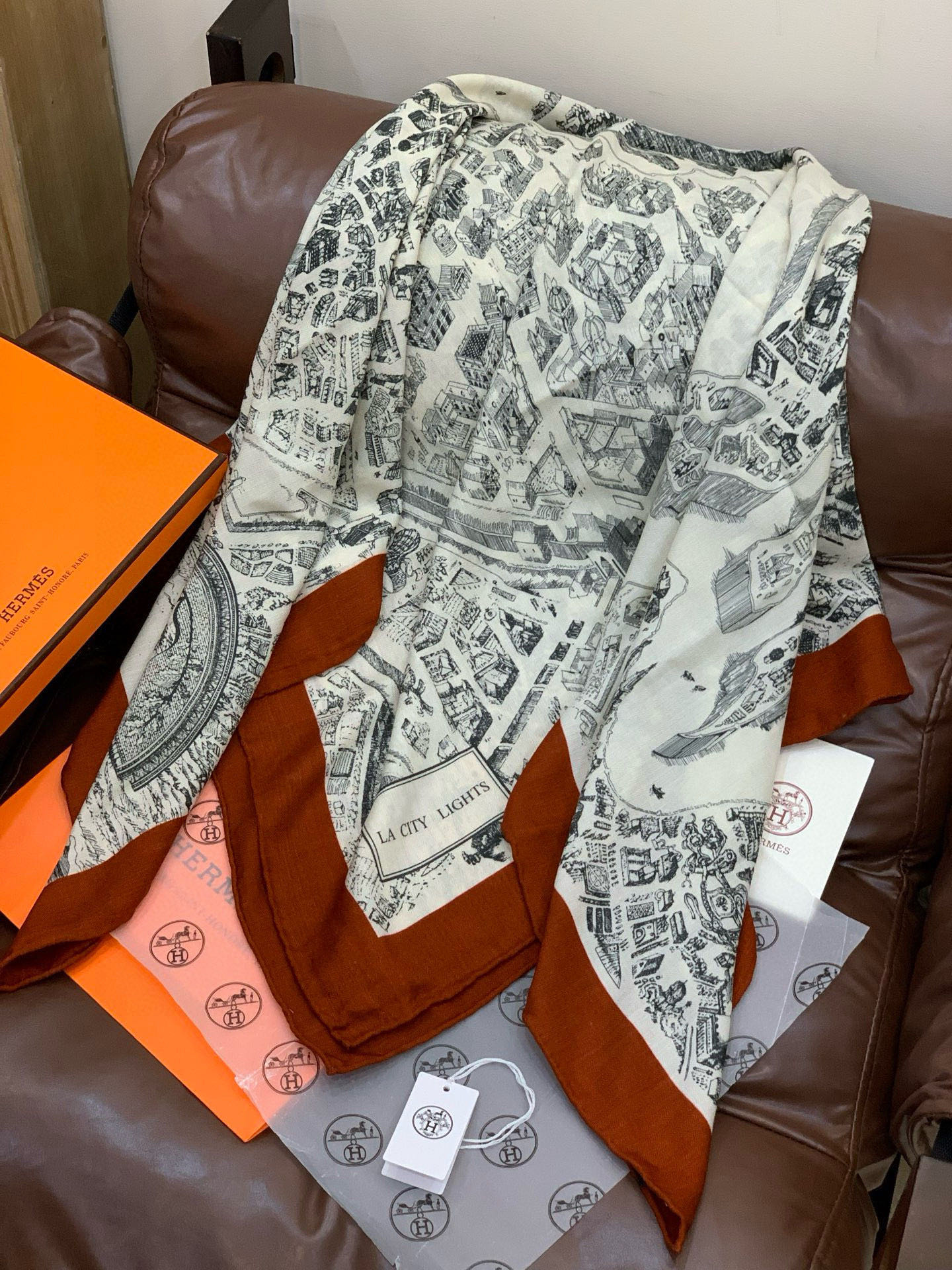 【140顶级丝羊绒双面同色披肩『骏马之城』！！超级气质！！】不仅美有其表，更有好品质与好细节的出彩内质！