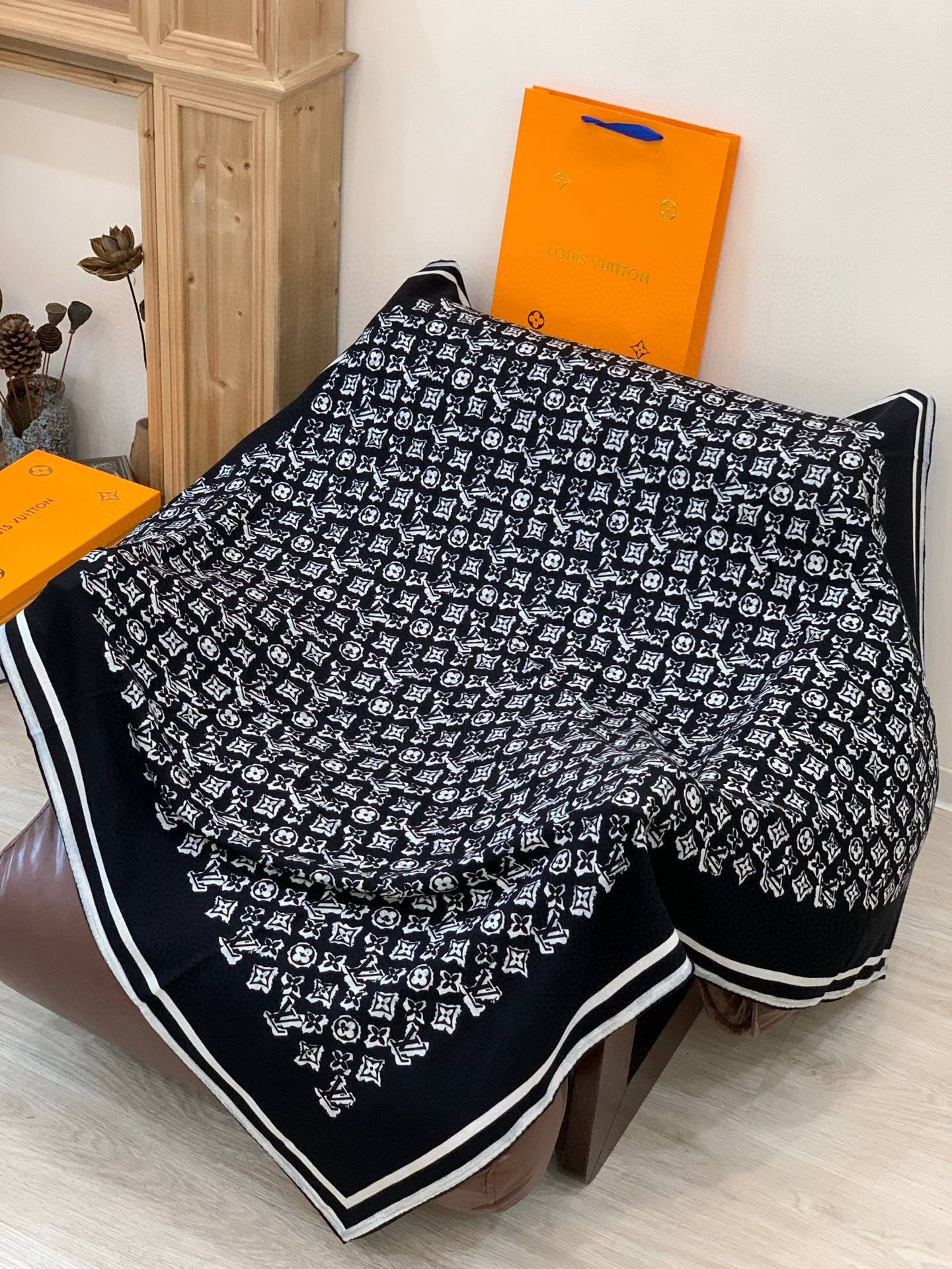 LV x TM 140披肩【140顶级丝绒双面同色披肩】本款LVxTMMonogram Multicol