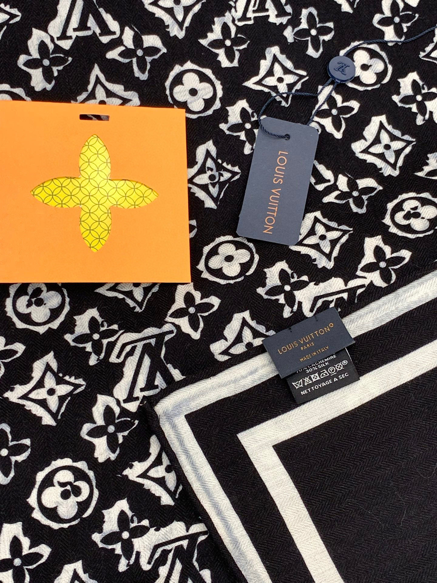 LV x TM 140披肩【140顶级丝绒双面同色披肩】本款LVxTMMonogram Multicol