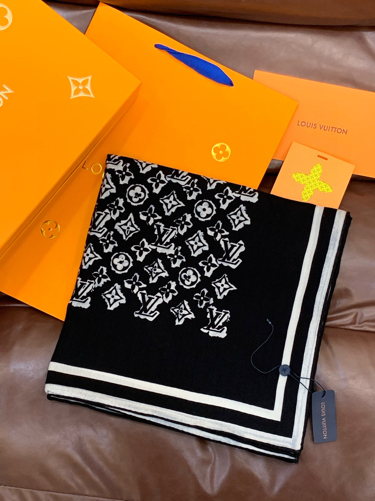 LV x TM 140披肩【140顶级丝绒双面同色披肩】本款LVxTMMonogram Multicol