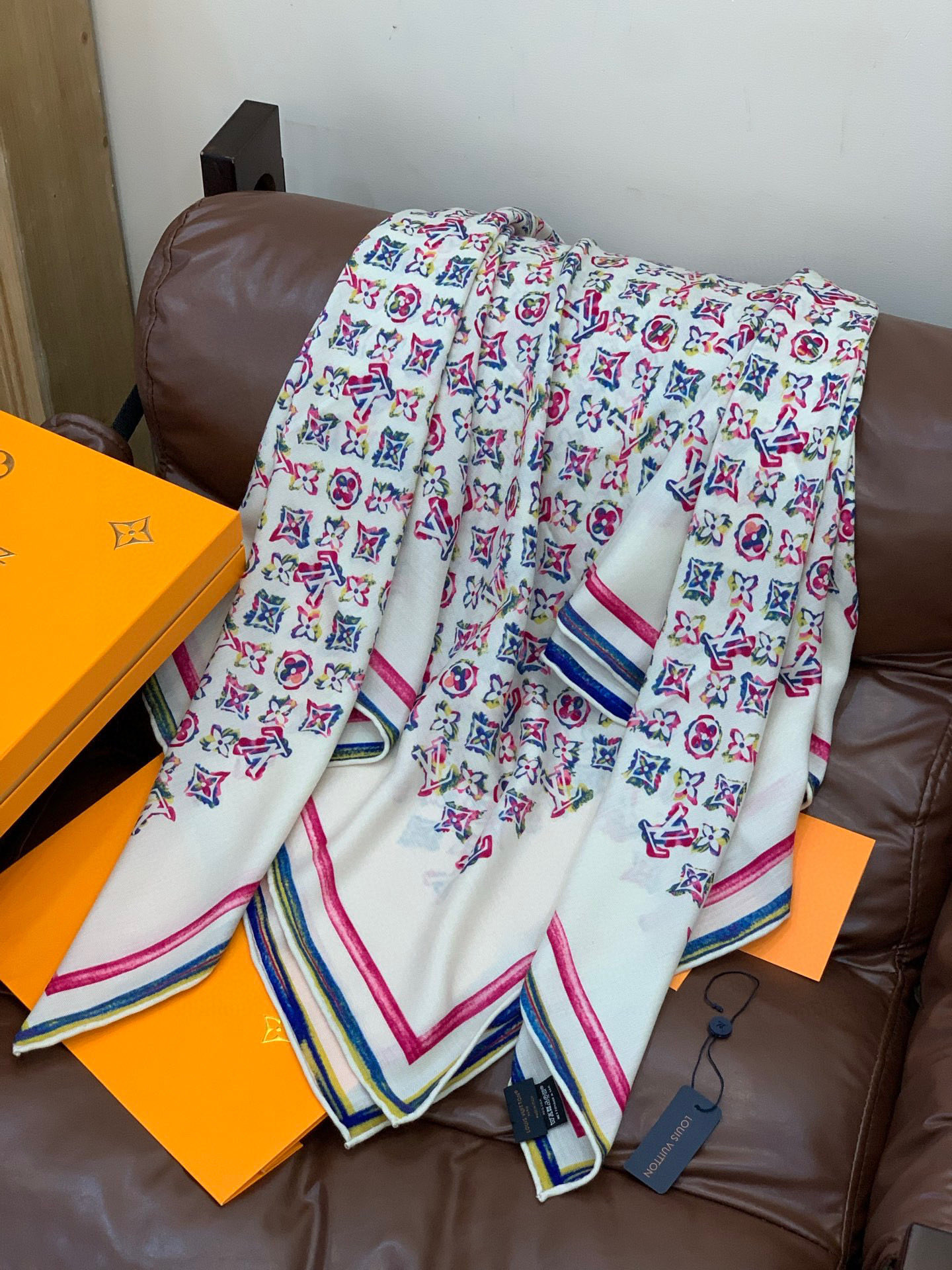 LV x TM 140披肩【140顶级丝绒双面同色披肩】本款LVxTMMonogram Multicol