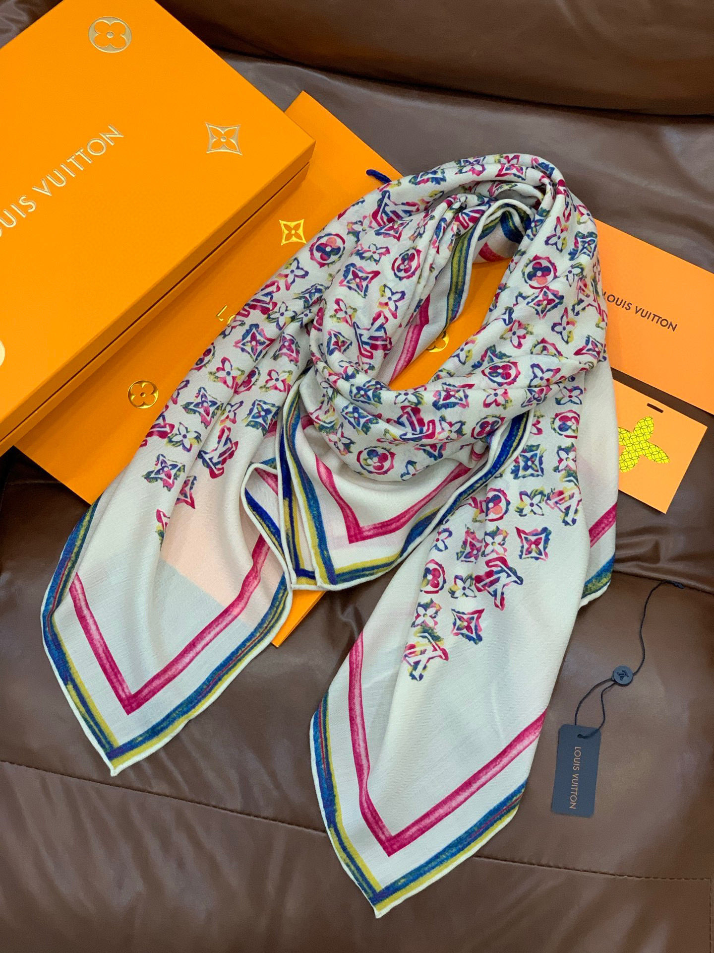 LV x TM 140披肩【140顶级丝绒双面同色披肩】本款LVxTMMonogram Multicol