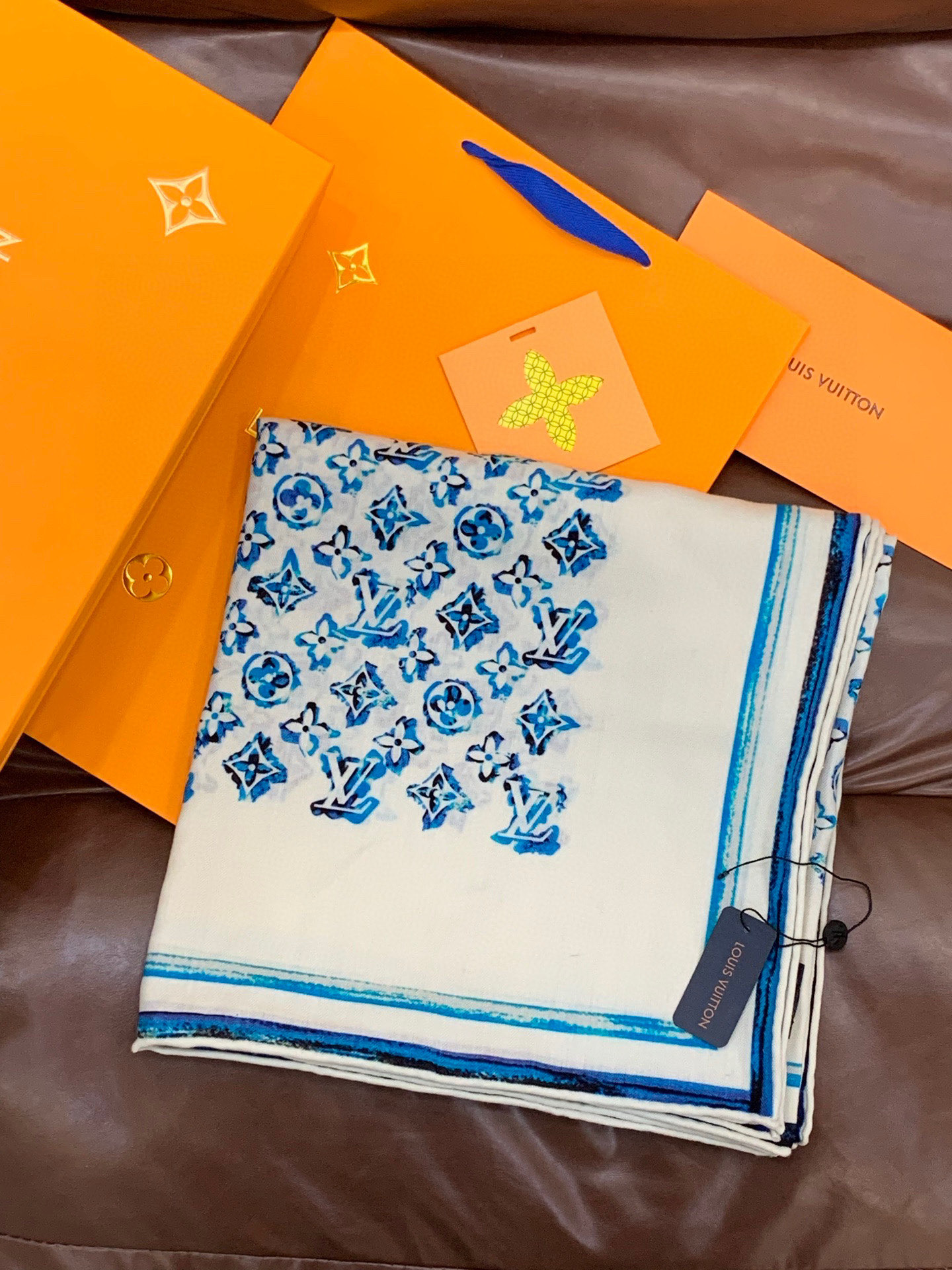 LV x TM 140披肩【140顶级丝绒双面同色披肩】本款LVxTMMonogram Multicol