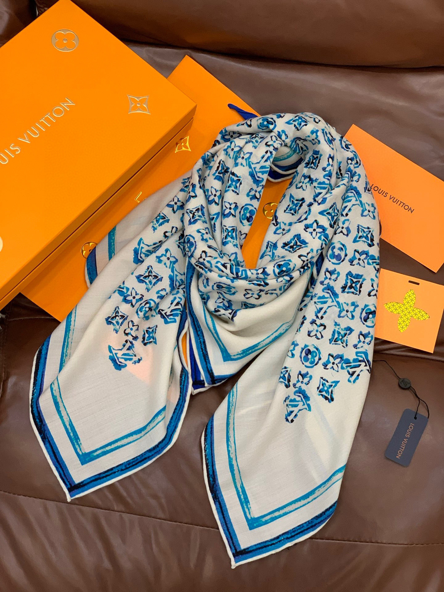 LV x TM 140披肩【140顶级丝绒双面同色披肩】本款LVxTMMonogram Multicol