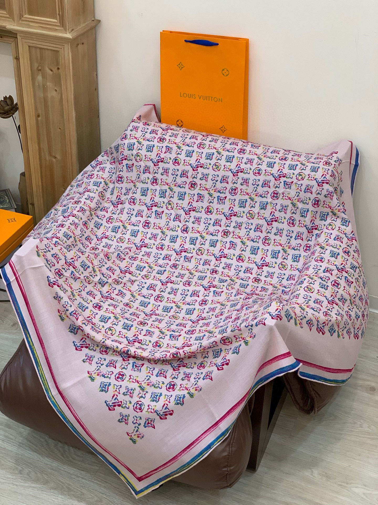 LV x TM 140披肩【140顶级丝绒双面同色披肩】本款LVxTMMonogram Multicol