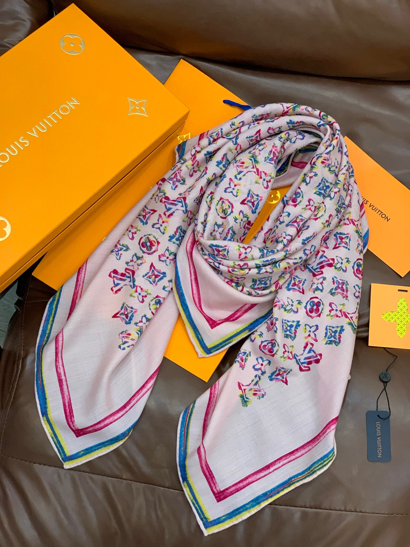 LV x TM 140披肩【140顶级丝绒双面同色披肩】本款LVxTMMonogram Multicol