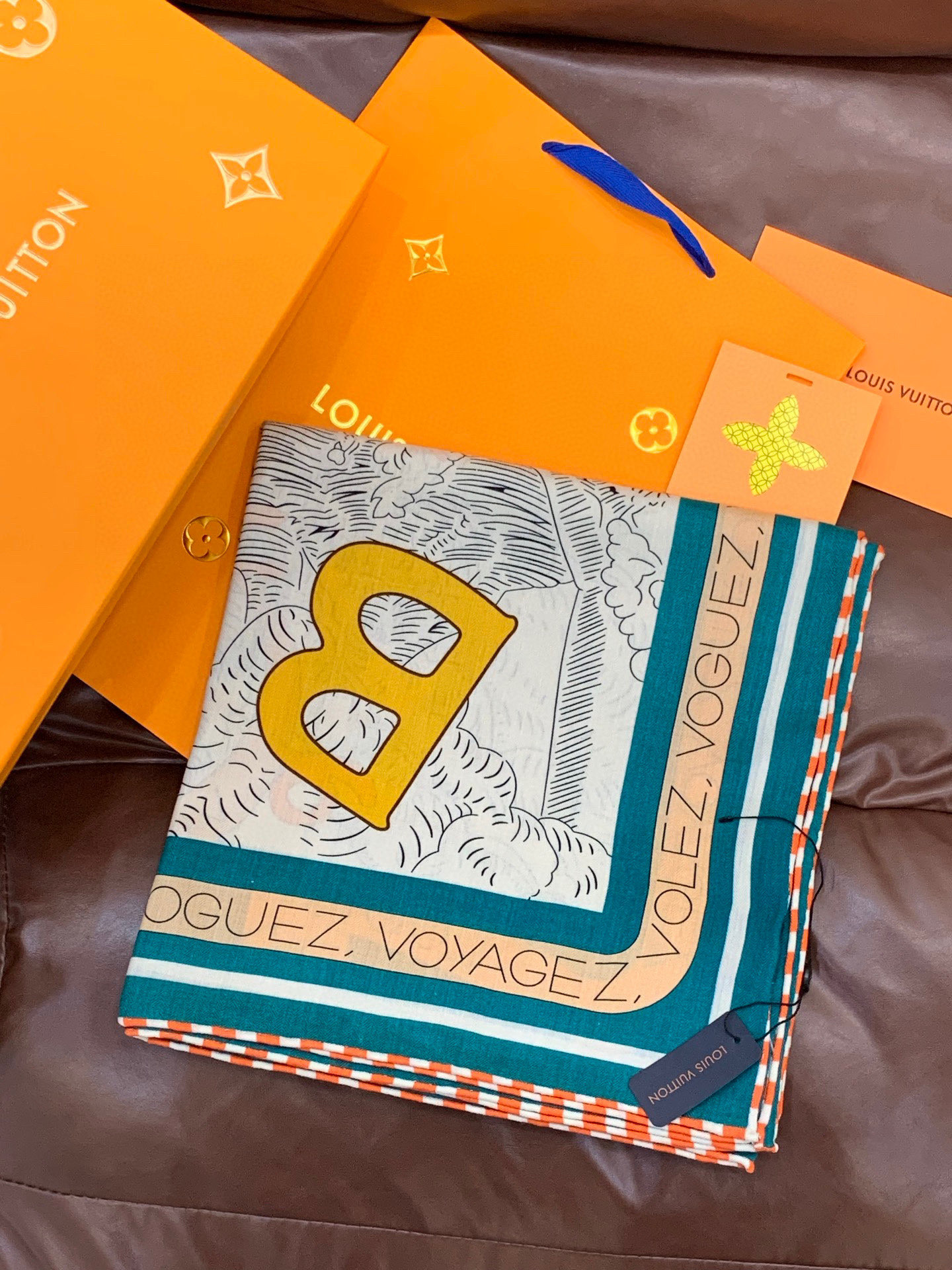 LV x TM 140披肩【140顶级丝绒双面同色披肩】本款LVxTMMonogram Multicol