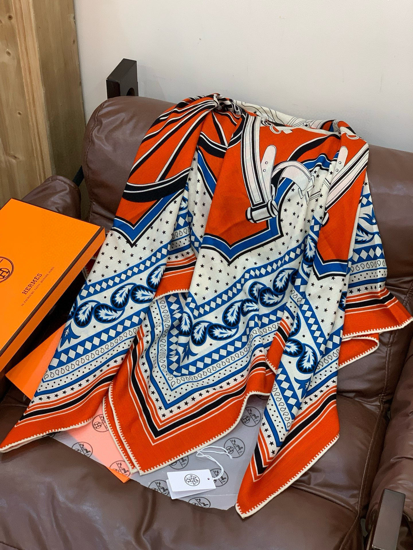 羊绒新款🆕👏👏买了都说好看‼️推荐💕爱马仕双面同色羊绒方巾【双面同色140】，顶级工艺超值‼️爱马仕专柜