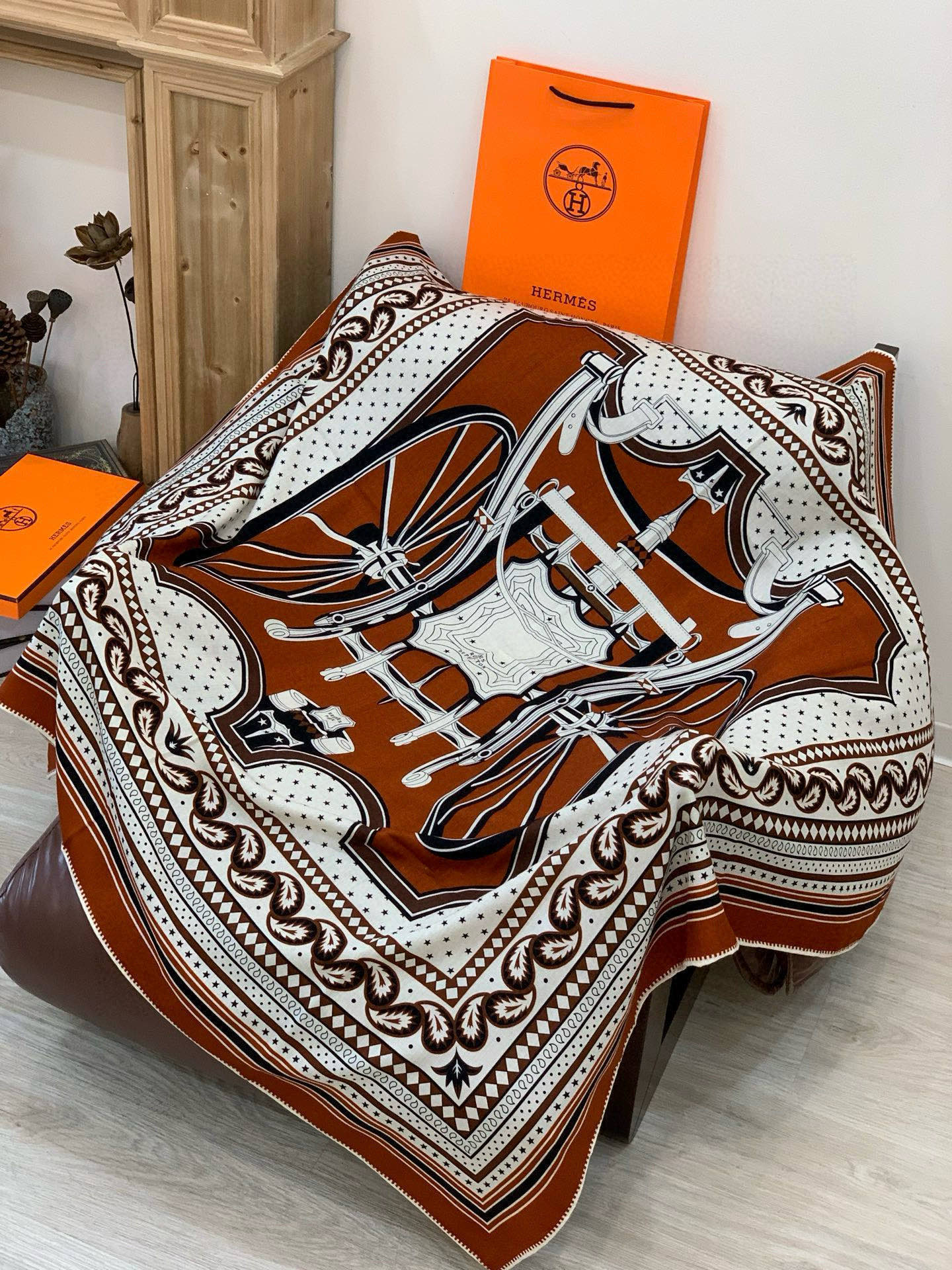 羊绒新款🆕👏👏买了都说好看‼️推荐💕爱马仕双面同色羊绒方巾【双面同色140】，顶级工艺超值‼️爱马仕专柜