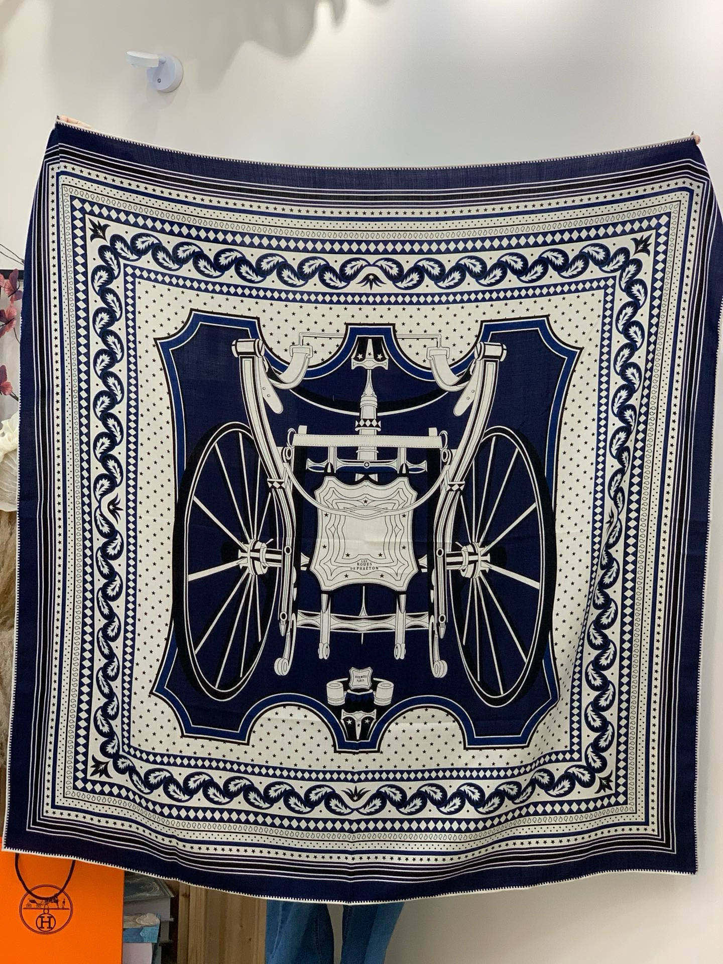 羊绒新款🆕👏👏买了都说好看‼️推荐💕爱马仕双面同色羊绒方巾【双面同色140】，顶级工艺超值‼️爱马仕专柜