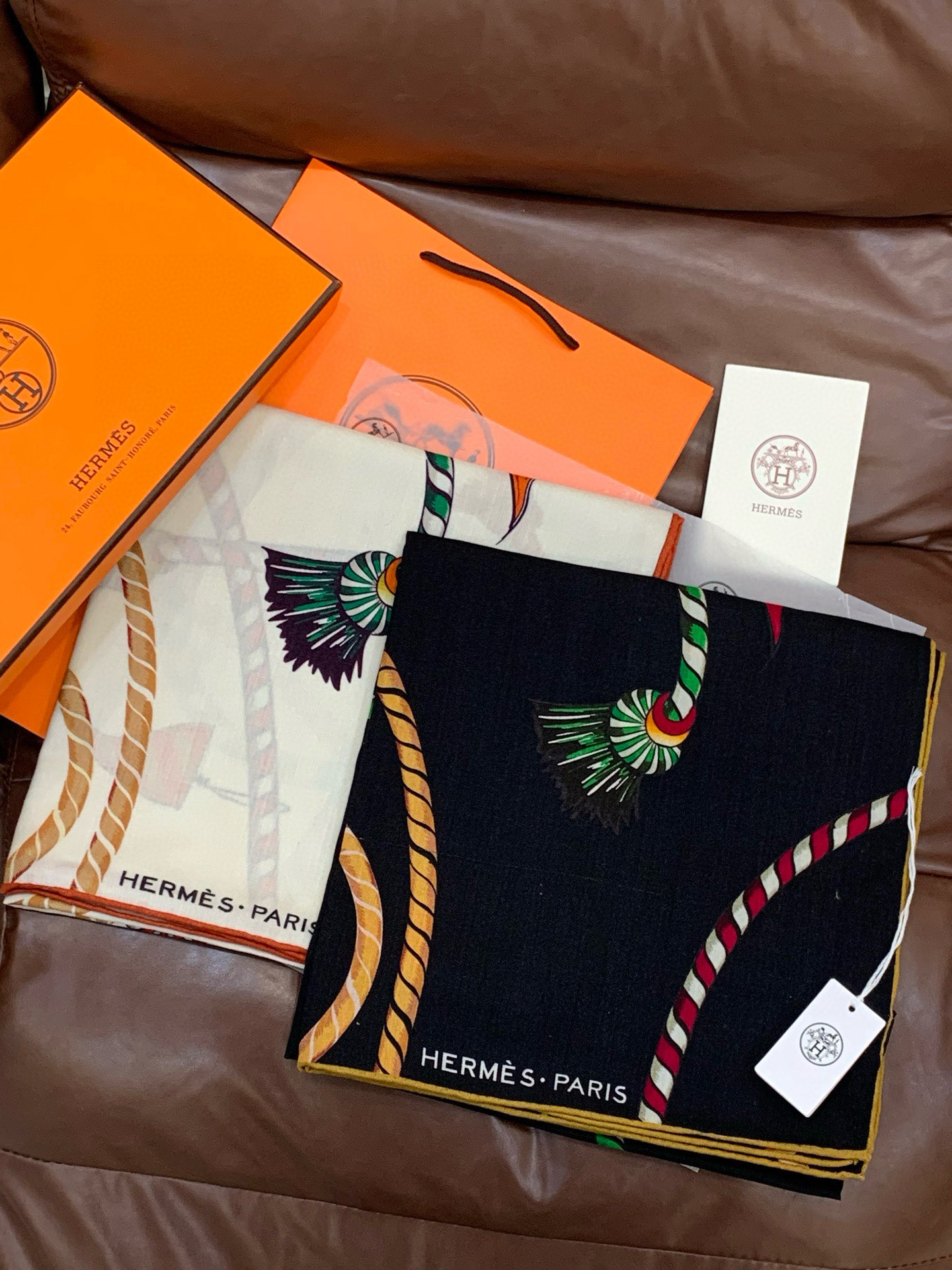 羊绒新款🆕👏👏买了都说好看‼️推荐💕爱马仕双面同色羊绒方巾【双面同色140】，顶级工艺超值‼️爱马仕专柜