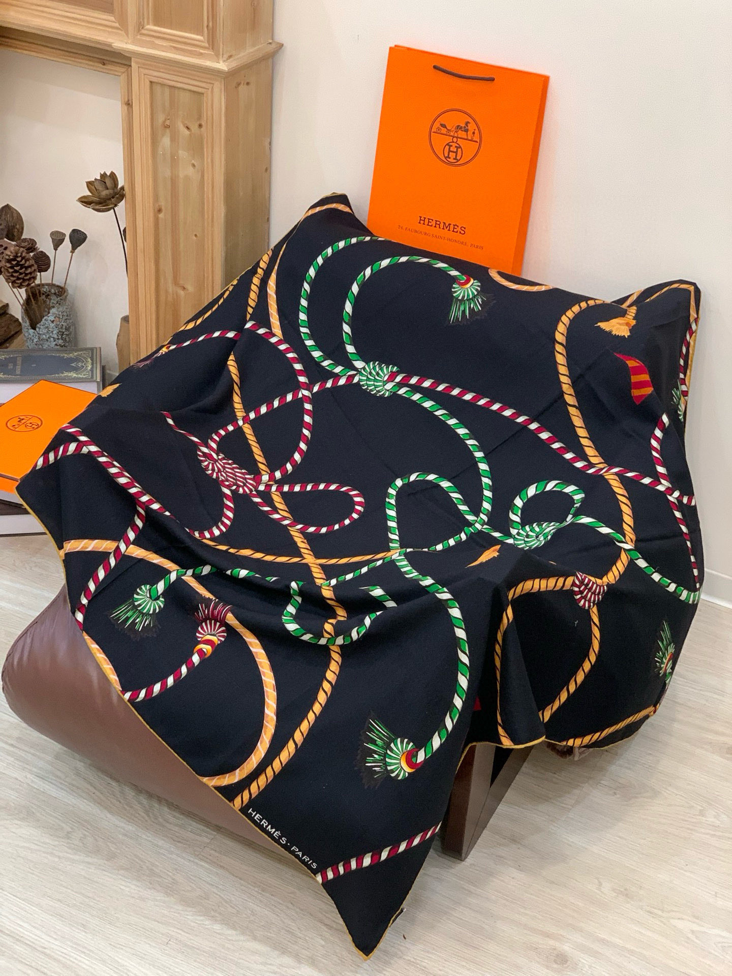 羊绒新款🆕👏👏买了都说好看‼️推荐💕爱马仕双面同色羊绒方巾【双面同色140】，顶级工艺超值‼️爱马仕专柜