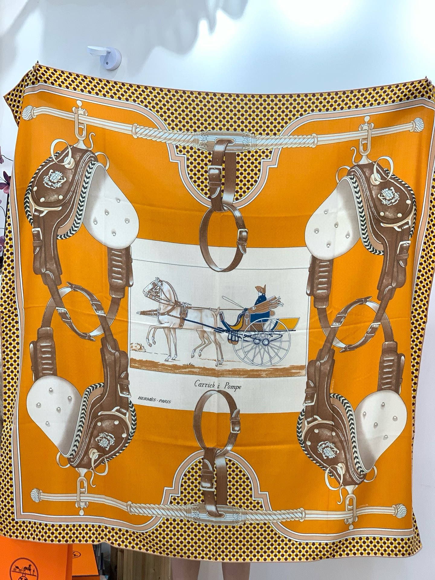 【140顶级丝羊绒双面同色披肩『骏马之城』！！超级气质！！】不仅美有其表，更有好品质与好细节的出彩内质！