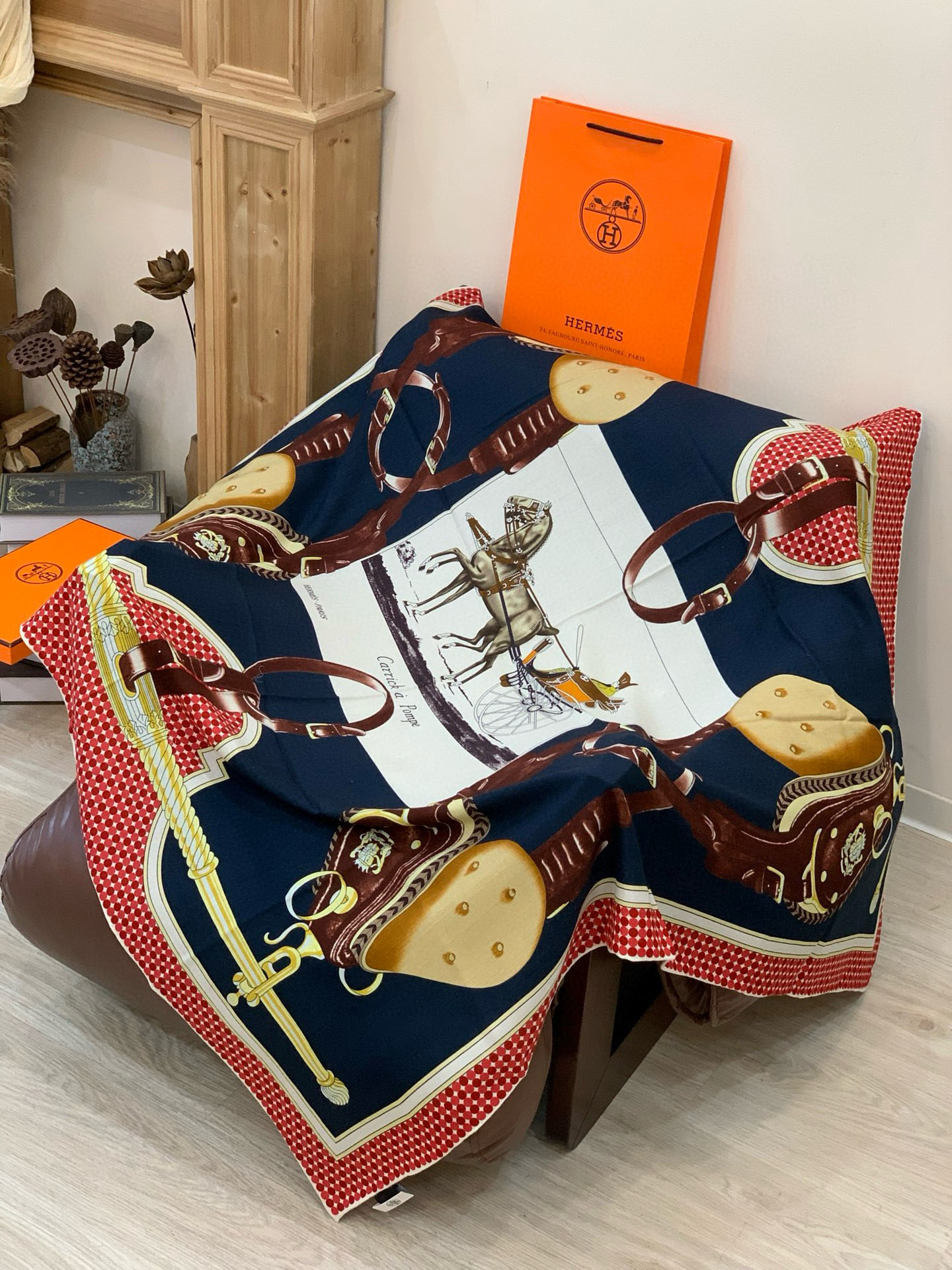 【140顶级丝羊绒双面同色披肩『骏马之城』！！超级气质！！】不仅美有其表，更有好品质与好细节的出彩内质！