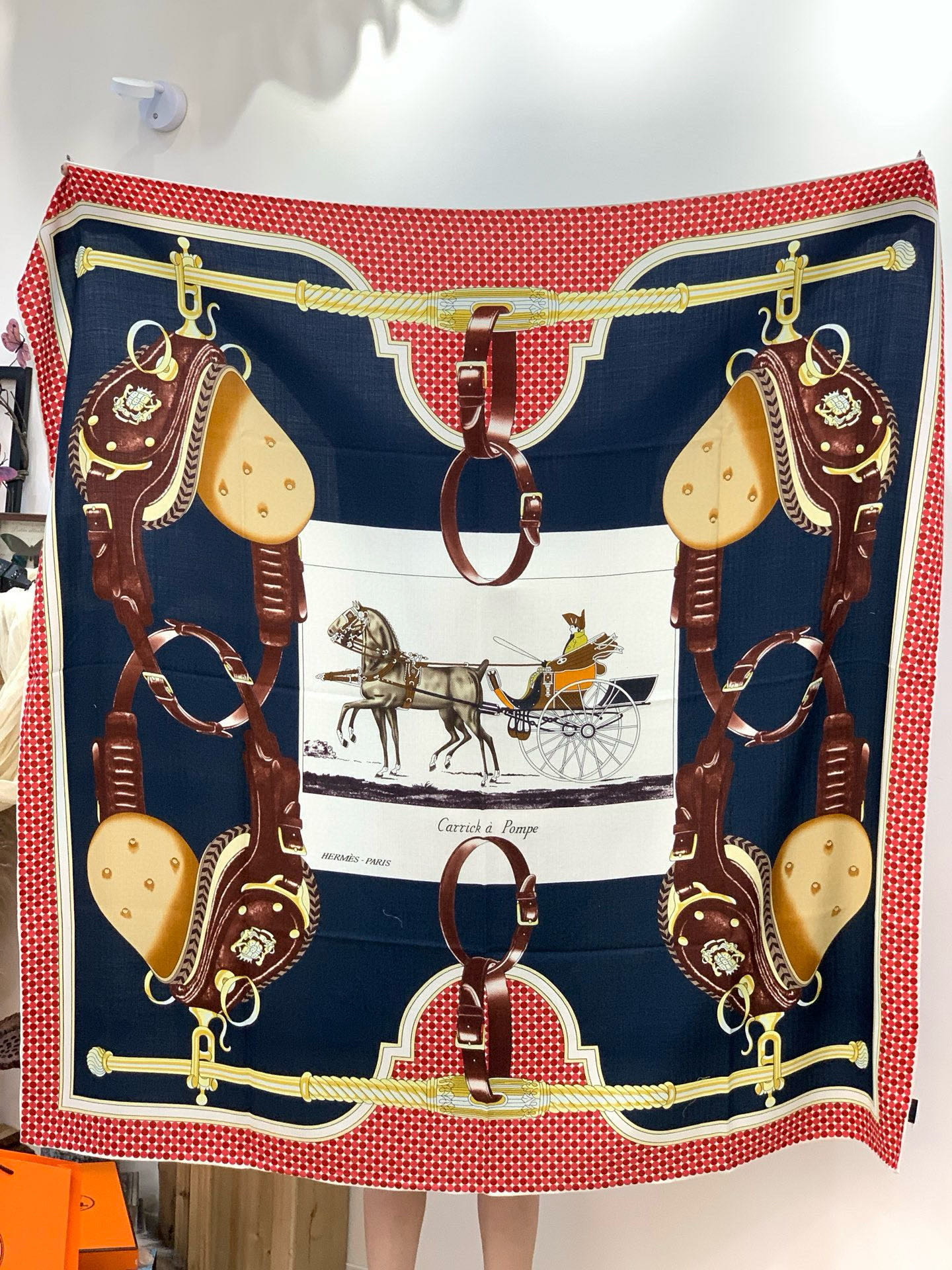 【140顶级丝羊绒双面同色披肩『骏马之城』！！超级气质！！】不仅美有其表，更有好品质与好细节的出彩内质！