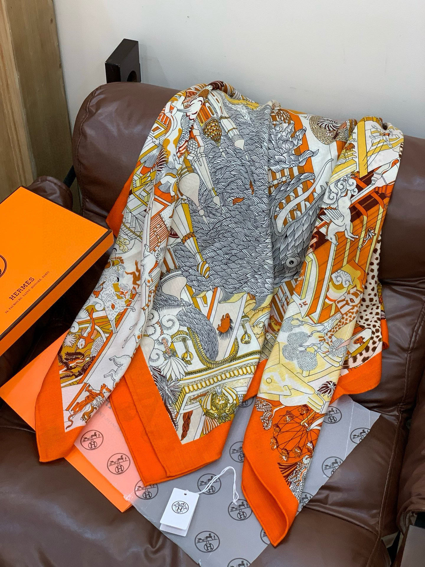 羊绒新款🆕👏👏买了都说好看‼️推荐💕爱马仕双面同色羊绒方巾【动物之城双面同色140】，顶级工艺超值‼️爱