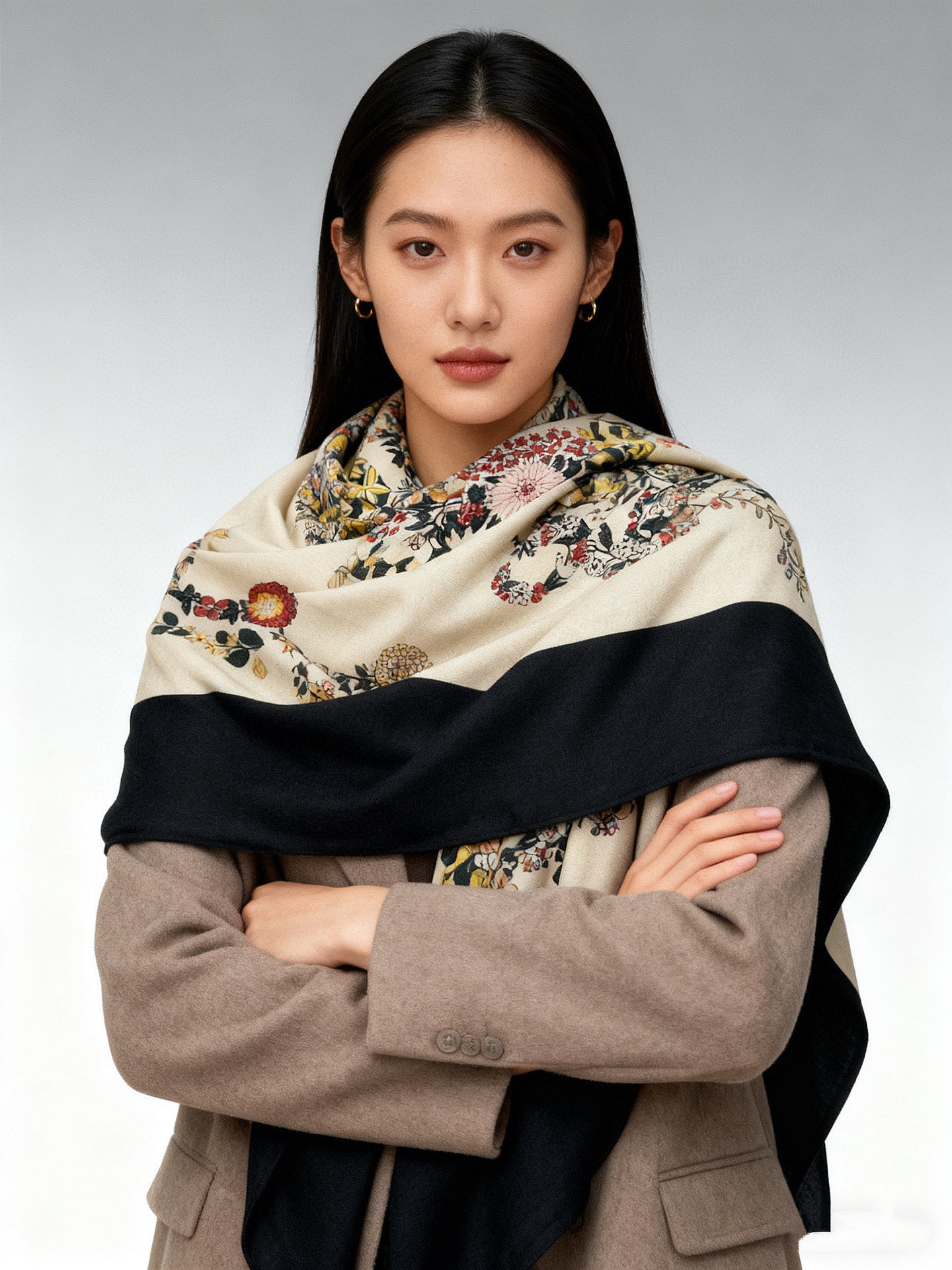 “华丽的缰辔花卉版”140丝绒方巾【140顶级丝绒双面同色披肩】手工卷边丝绒方巾（30%真丝70%羊绒）