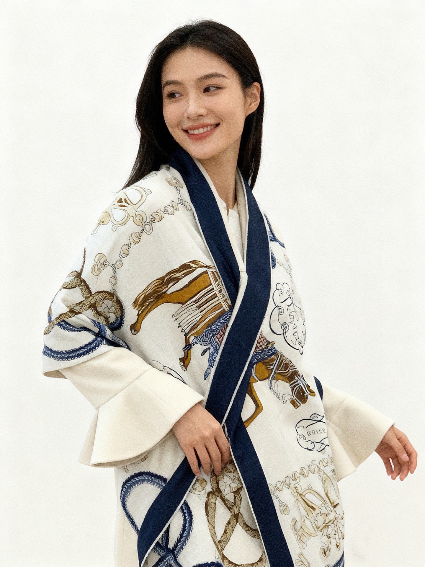 💟2025年秋冬上新💞【双面同色丝毛方巾】手工卷边山羊绒和真丝混纺披肩（70%山羊绒，30%桑蚕丝）这款