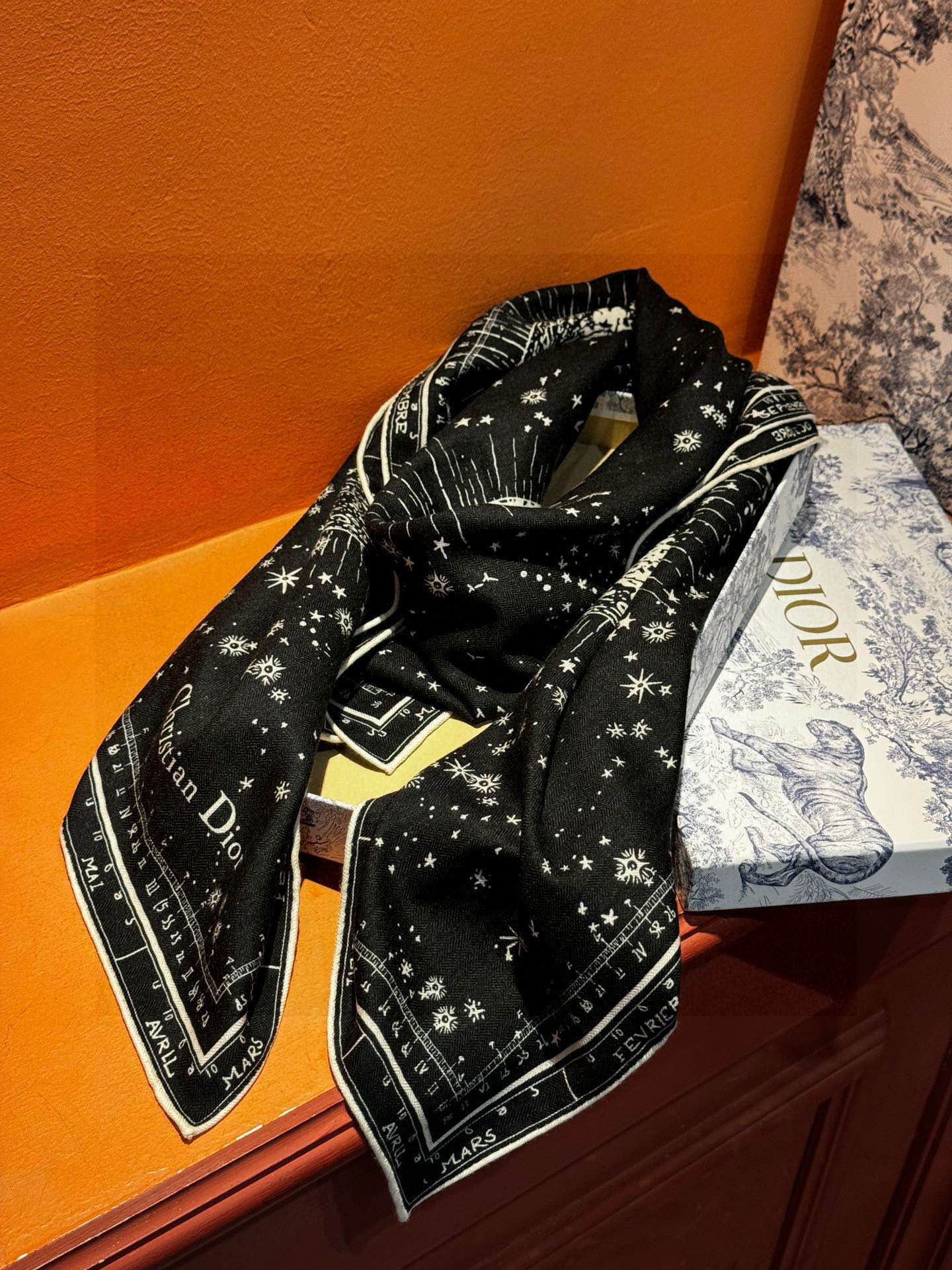 上新💞D家丝巾｛140cm真丝羊绒｝桑蚕丝+羊绒现由彼得罗•鲁福 (Pietro RUffo） 设计的D