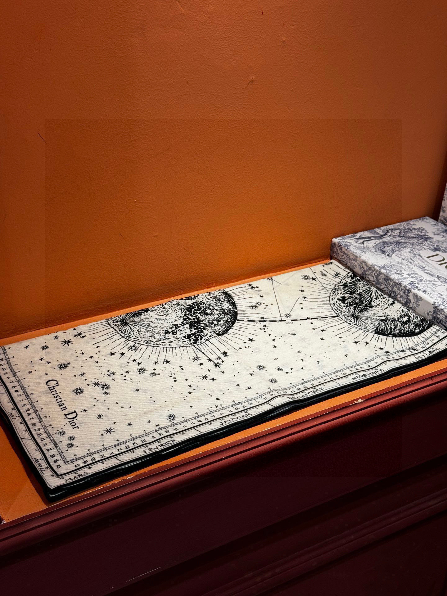 上新💞D家丝巾｛140cm真丝羊绒｝桑蚕丝+羊绒现由彼得罗•鲁福 (Pietro RUffo） 设计的D