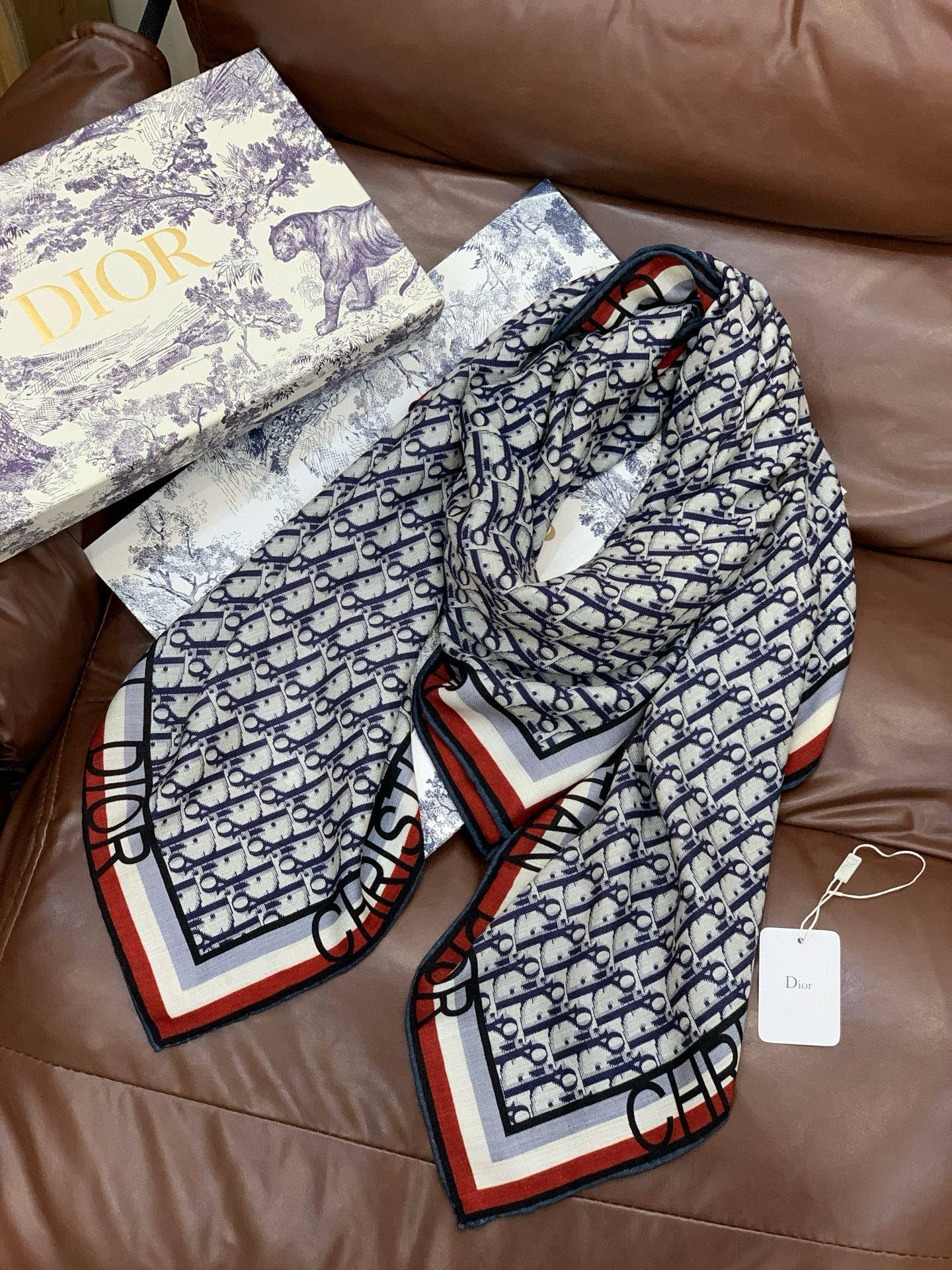 新✨✨😘👍Dior最最新的专柜主打款【D边框老花140】 💟 度假及日常都非常好搭配的款😍订单私流 】一