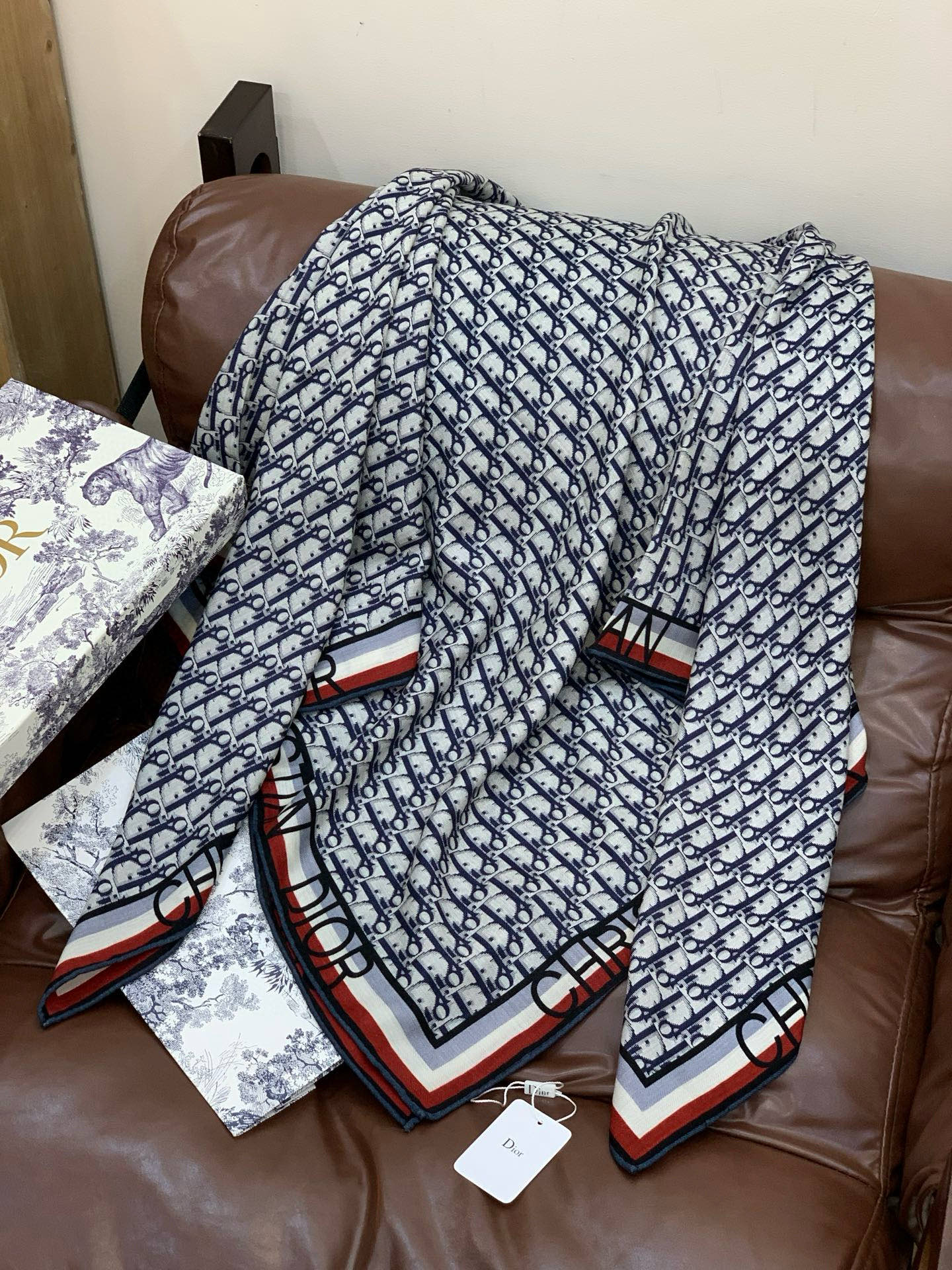 新✨✨😘👍Dior最最新的专柜主打款【D边框老花140】 💟 度假及日常都非常好搭配的款😍订单私流 】一