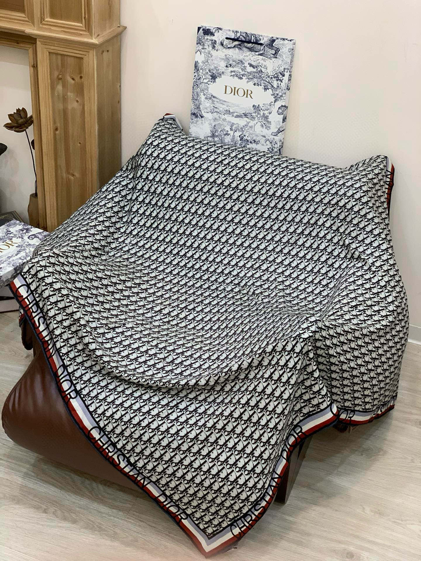 新✨✨😘👍Dior最最新的专柜主打款【D边框老花140】 💟 度假及日常都非常好搭配的款😍订单私流 】一