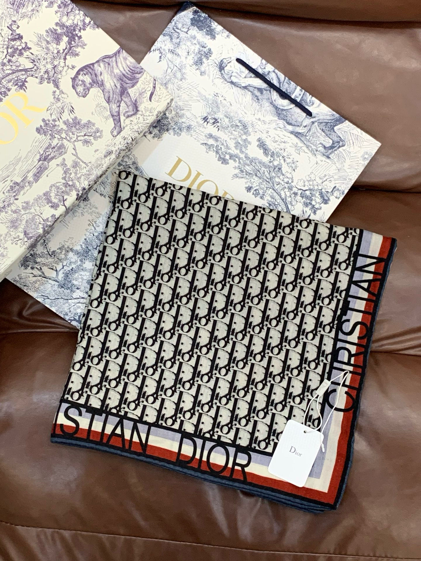 新✨✨😘👍Dior最最新的专柜主打款【D边框老花140】 💟 度假及日常都非常好搭配的款😍订单私流 】一