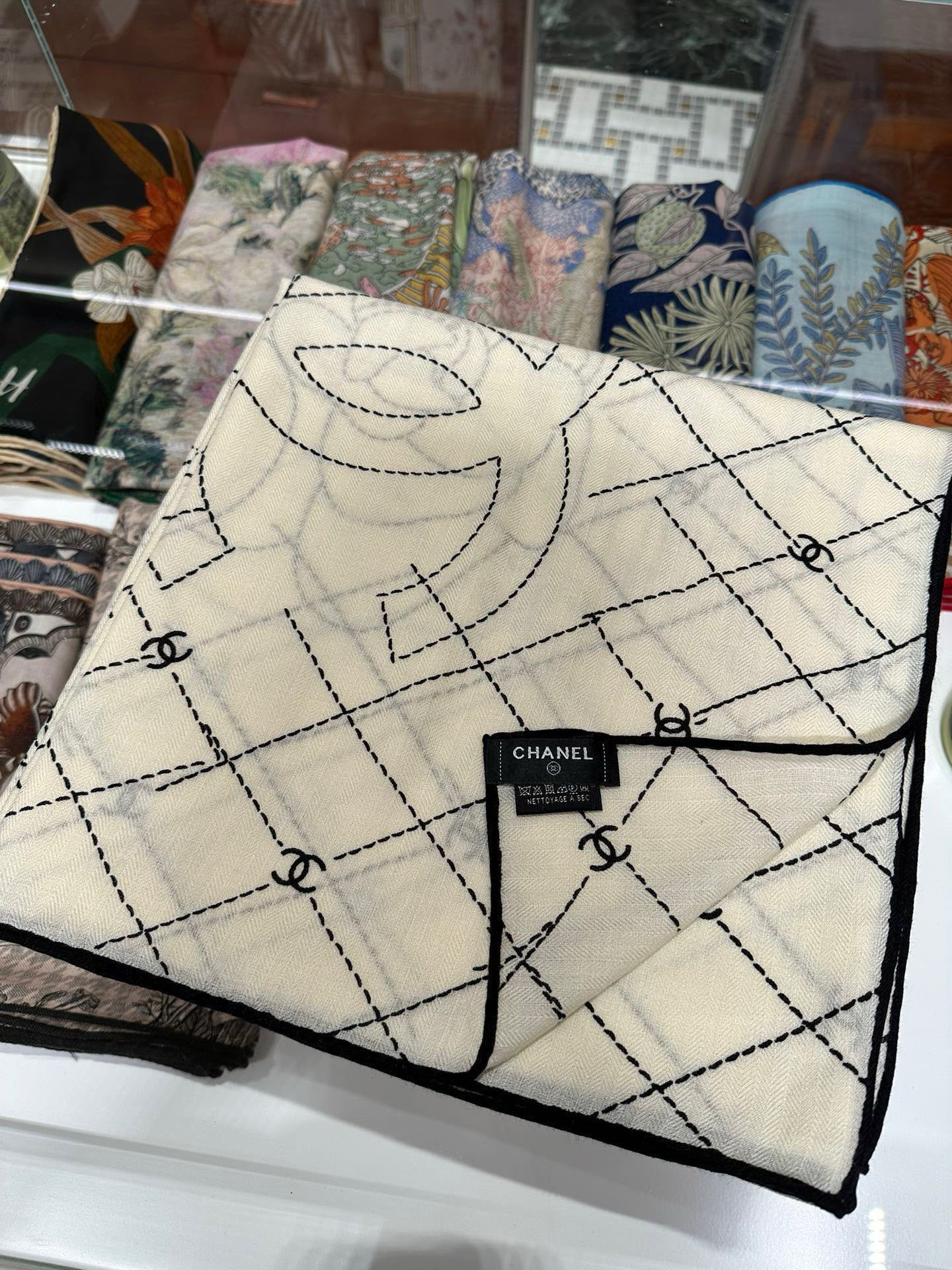 【升级双面同色 加密面料】 上新❤️ 140*140台版印花 黑白二色 高级都市新贵！山茶花的再一次邂逅