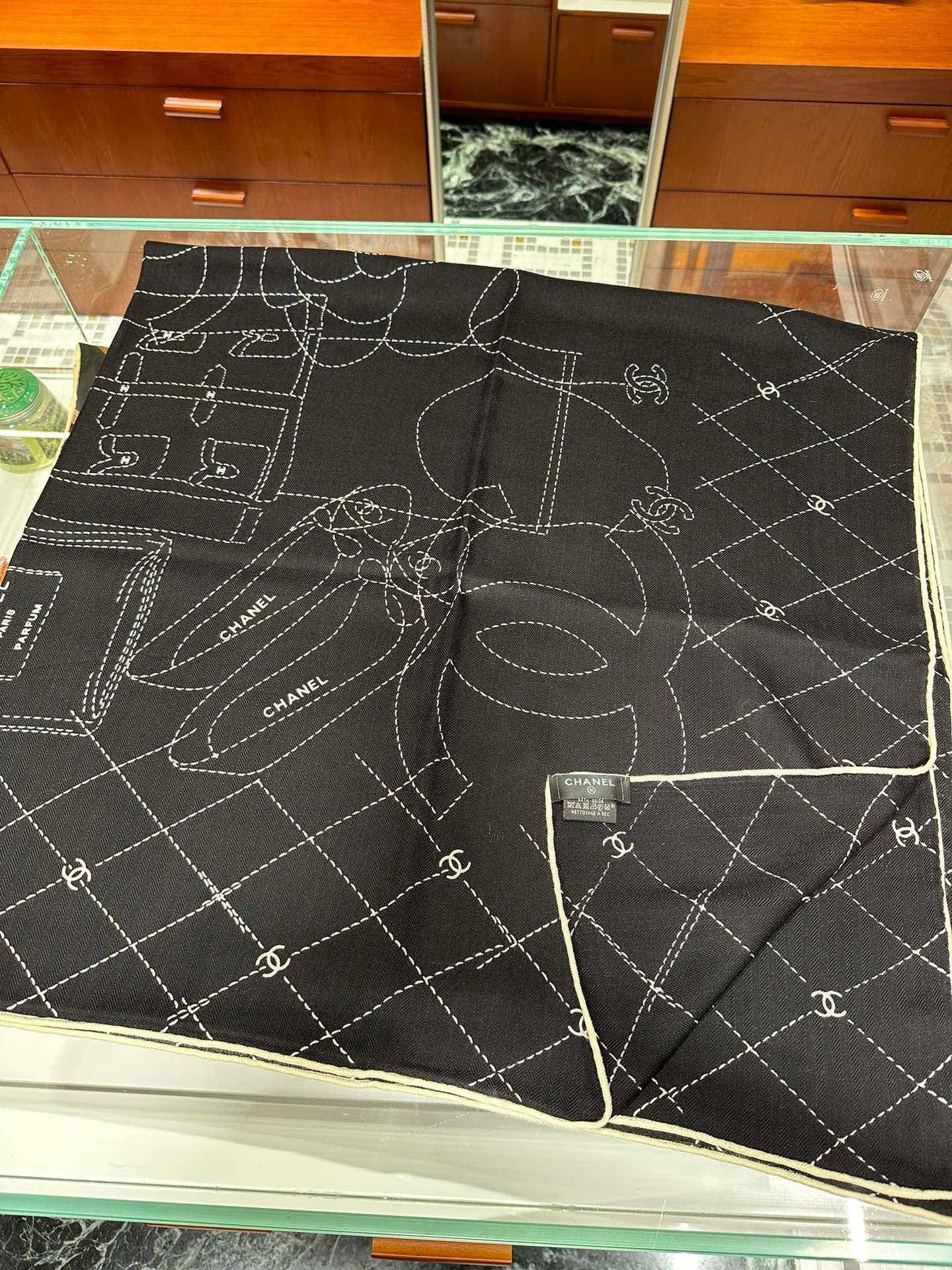 【升级双面同色 加密面料】 上新❤️ 140*140台版印花 黑白二色 高级都市新贵！山茶花的再一次邂逅