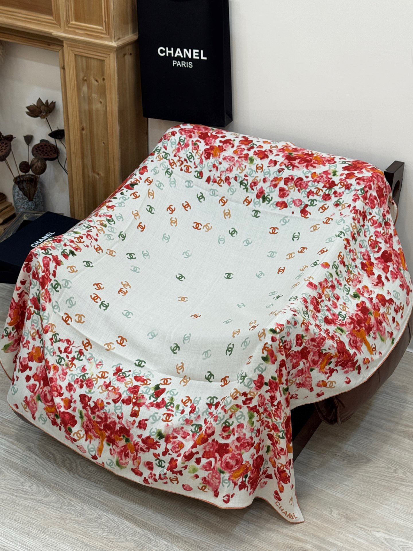 🌸·春日碎花20。 Chanel 140丝绒双面披肩25新款碎花花披肩超级有氛围感135*135cm的大