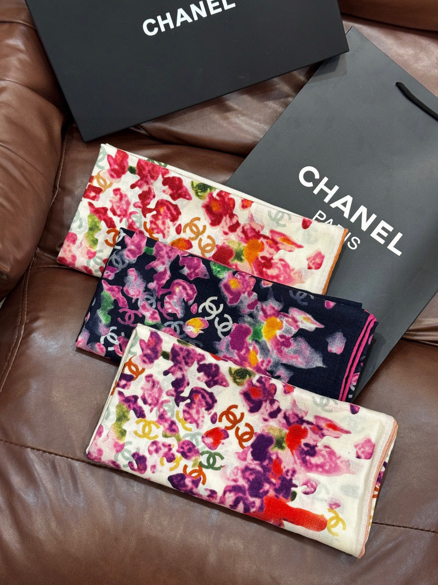 🌸·春日碎花20。 Chanel 140丝绒双面披肩25新款碎花花披肩超级有氛围感135*135cm的大