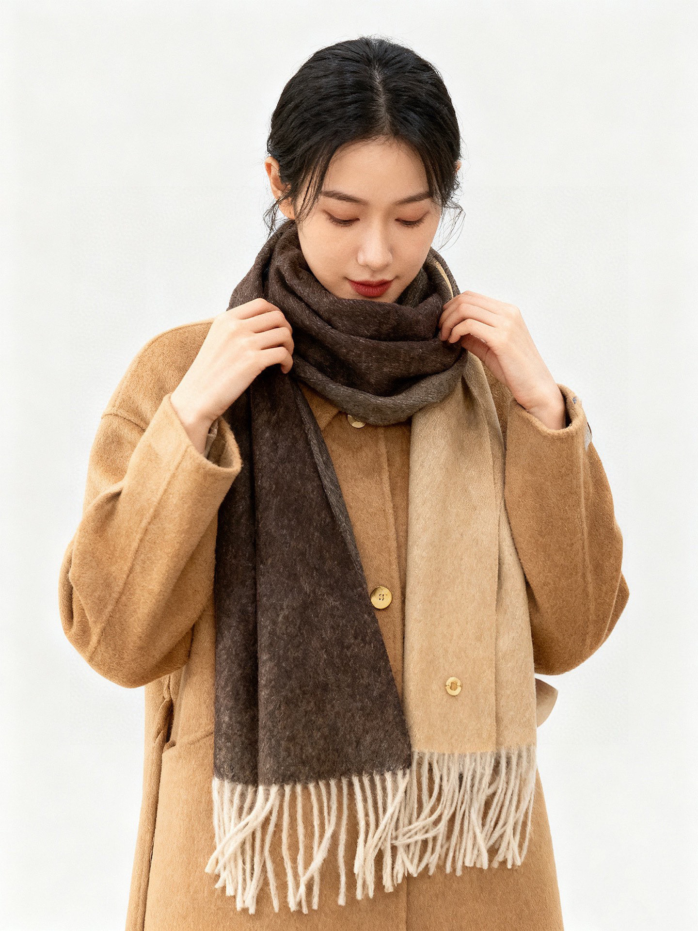 P150 ✨✨太美了😍 【皮安娜】情侣款 美到要尖叫😱专柜最新款🎊英伦欧美范儿「多色渐变」又是一款即时尚又实用的大围巾&长巾,🎆撞色的颜色搭配很协调,😍围巾手感柔软,😔戴起来时尚暖和,💅大气有范儿,格子控们,不要错过哦😜,尺寸32*190💃🏻顶级进口羊绒,亲们速度开抢🎉🎉🎉