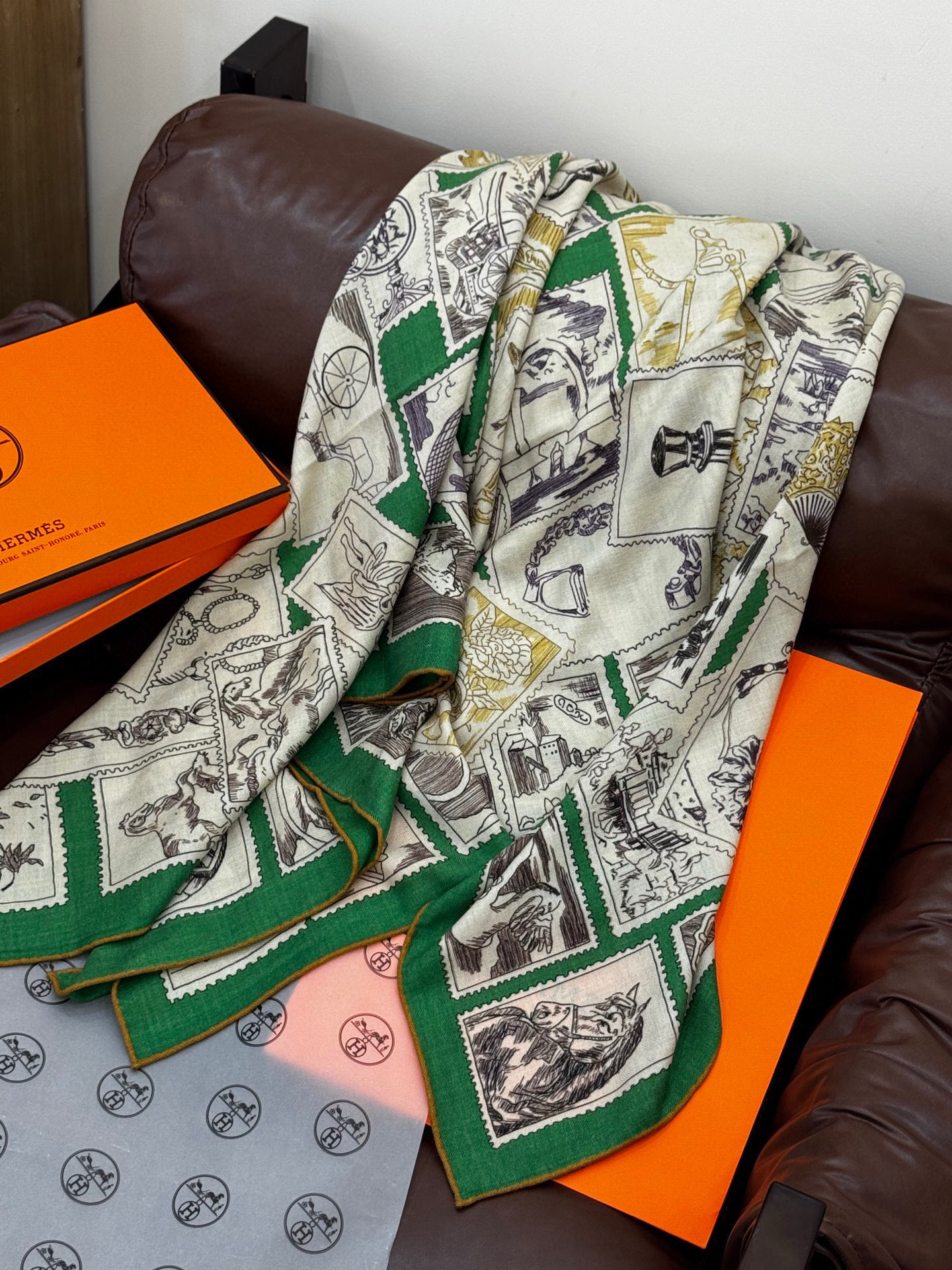 💟2025年秋冬抢先 上新💞【双面同色丝绒方巾】手工卷边山羊绒和真丝混纺披肩（70%山羊绒，30%桑蚕丝