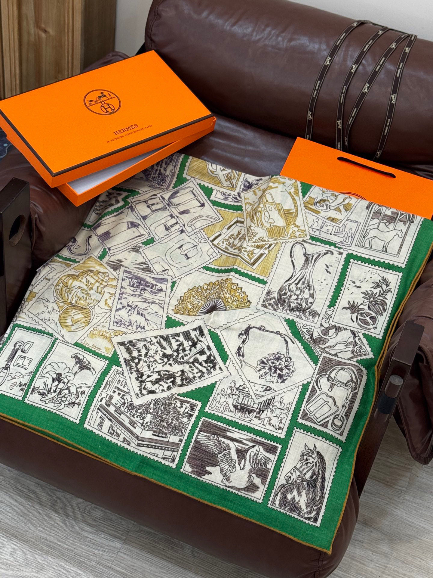 💟2025年秋冬抢先 上新💞【双面同色丝绒方巾】手工卷边山羊绒和真丝混纺披肩（70%山羊绒，30%桑蚕丝