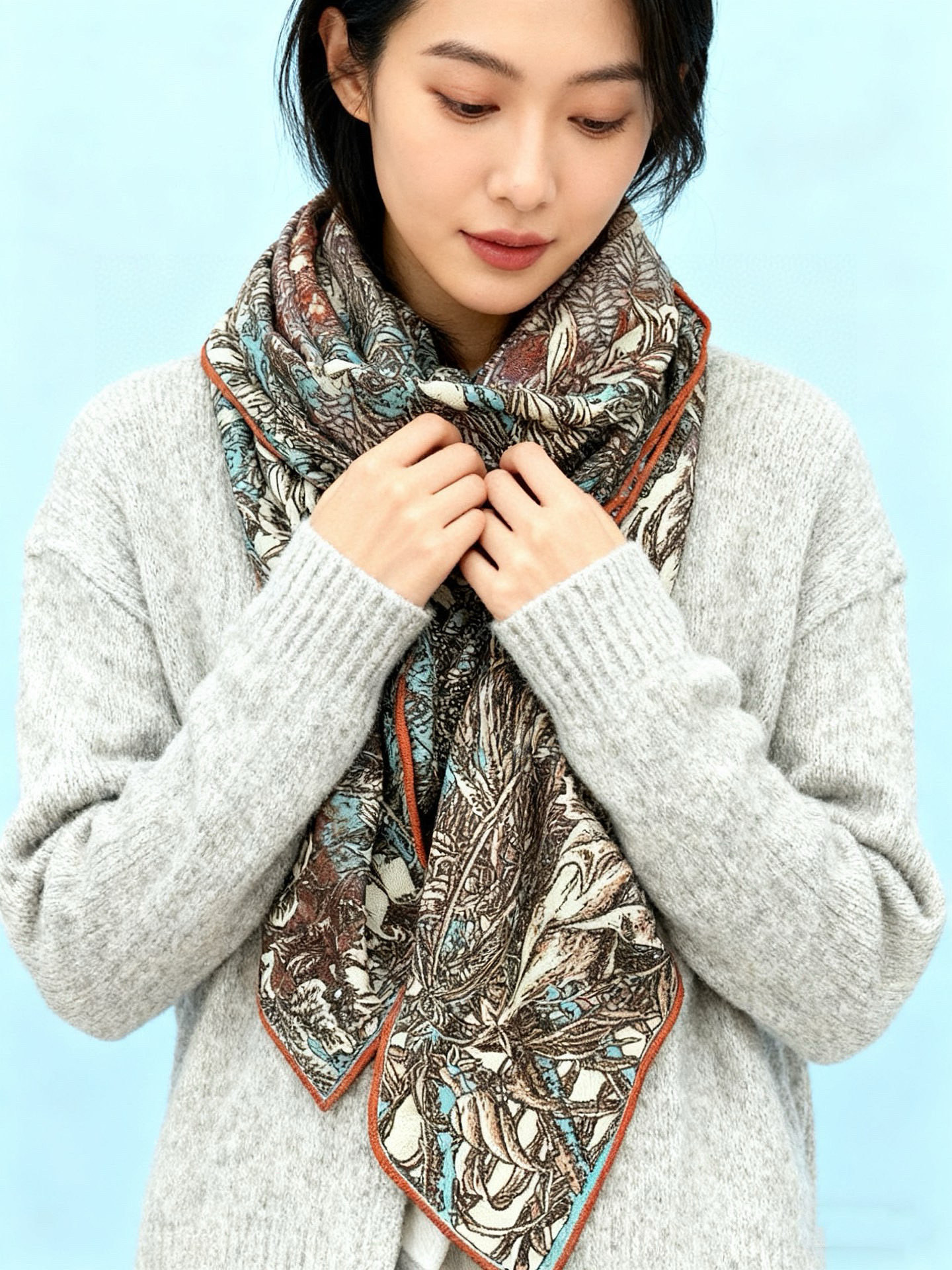 💟2025年秋冬抢先 上新💞【双面同色丝绒方巾】手工卷边山羊绒和真丝混纺披肩（70%山羊绒，30%桑蚕丝