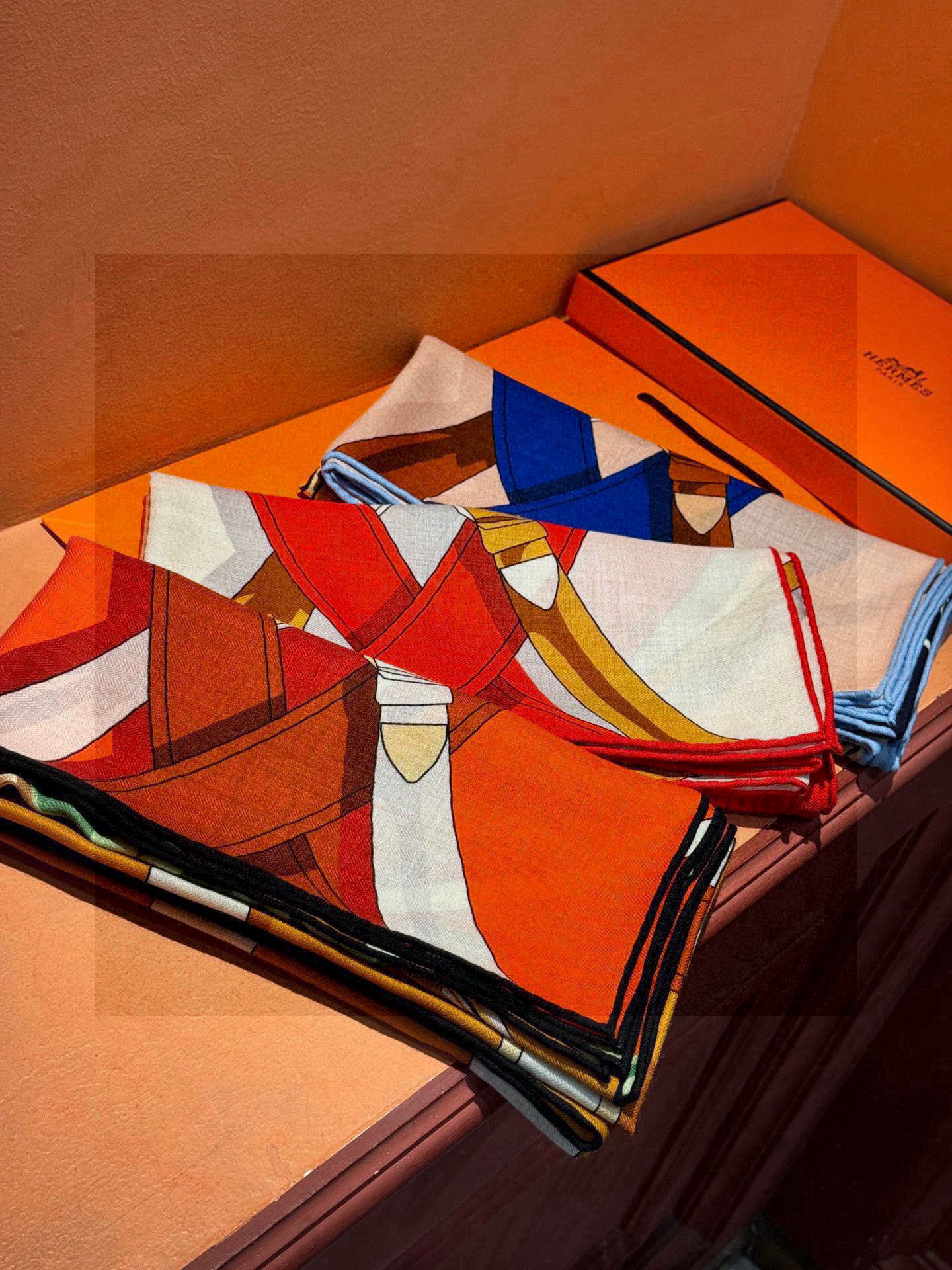 羊绒新款🆕👏👏买了都说好看‼️推荐💕爱马仕双面同色羊绒方巾，【双面同色140】顶级工艺超值‼️爱马仕专柜