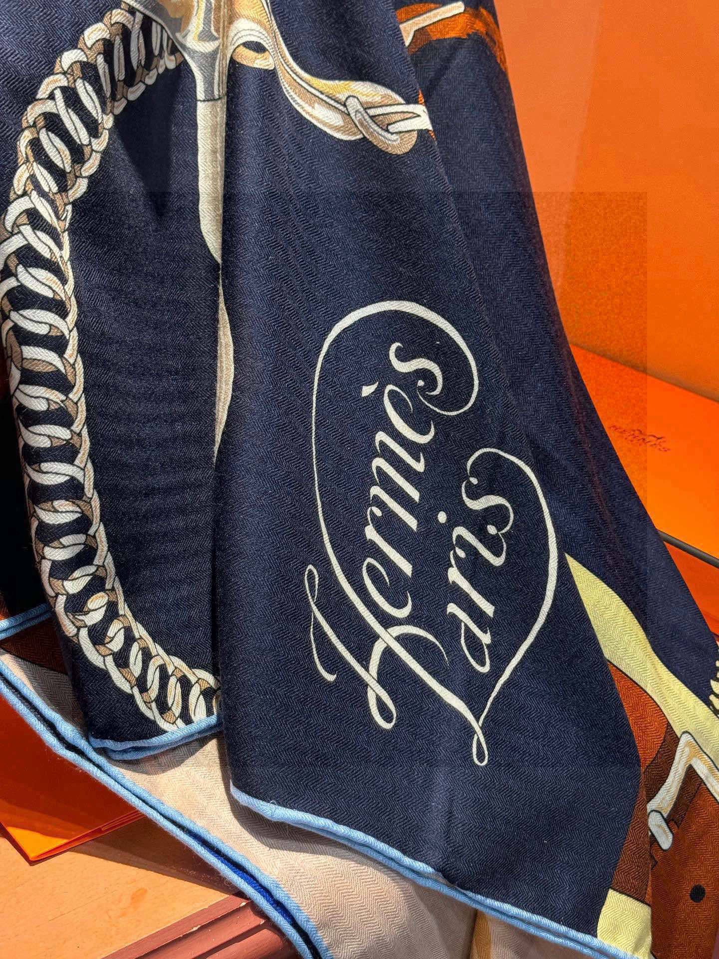 羊绒新款🆕👏👏买了都说好看‼️推荐💕爱马仕双面同色羊绒方巾，【双面同色140】顶级工艺超值‼️爱马仕专柜