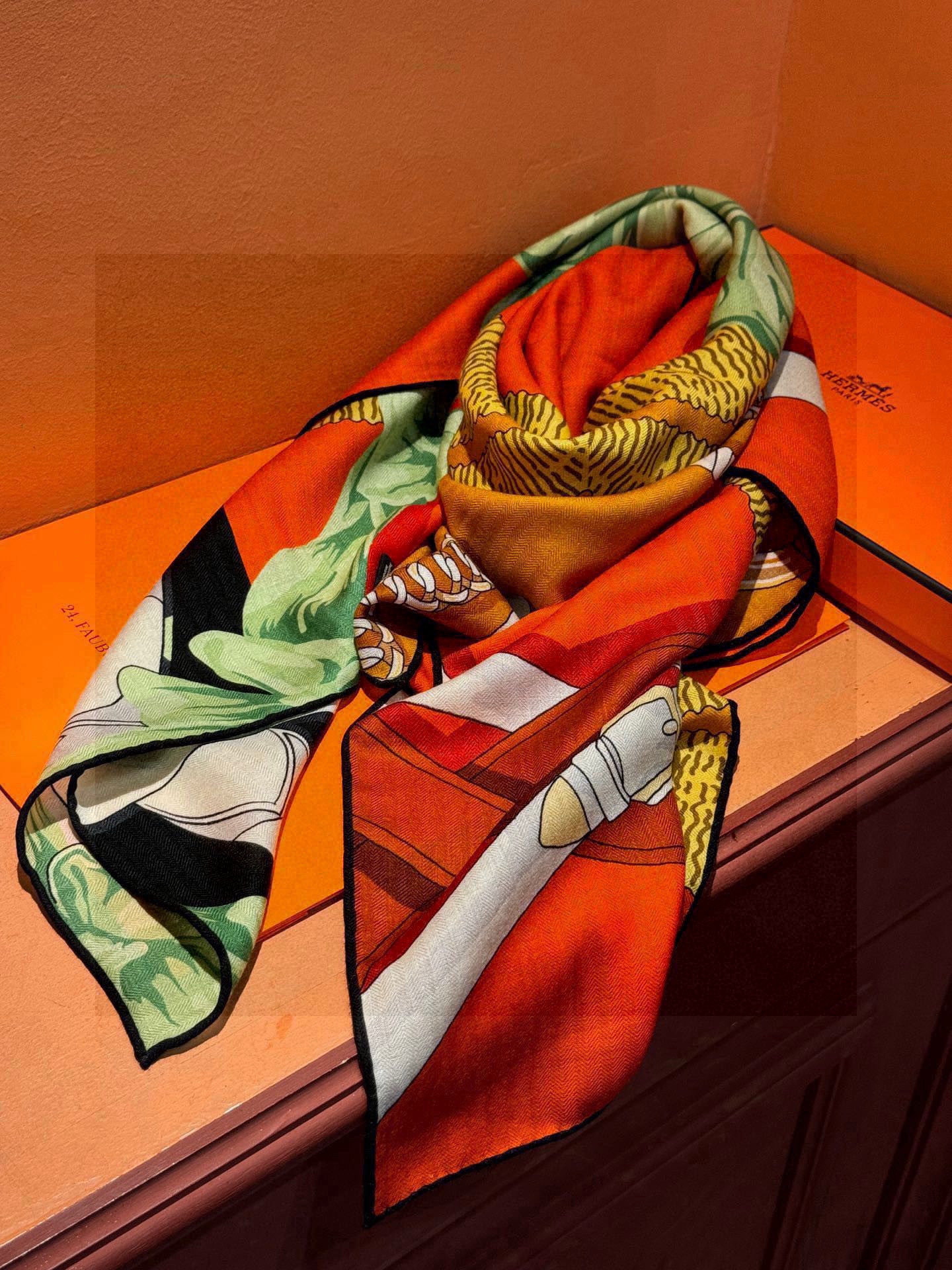 羊绒新款🆕👏👏买了都说好看‼️推荐💕爱马仕双面同色羊绒方巾，【双面同色140】顶级工艺超值‼️爱马仕专柜