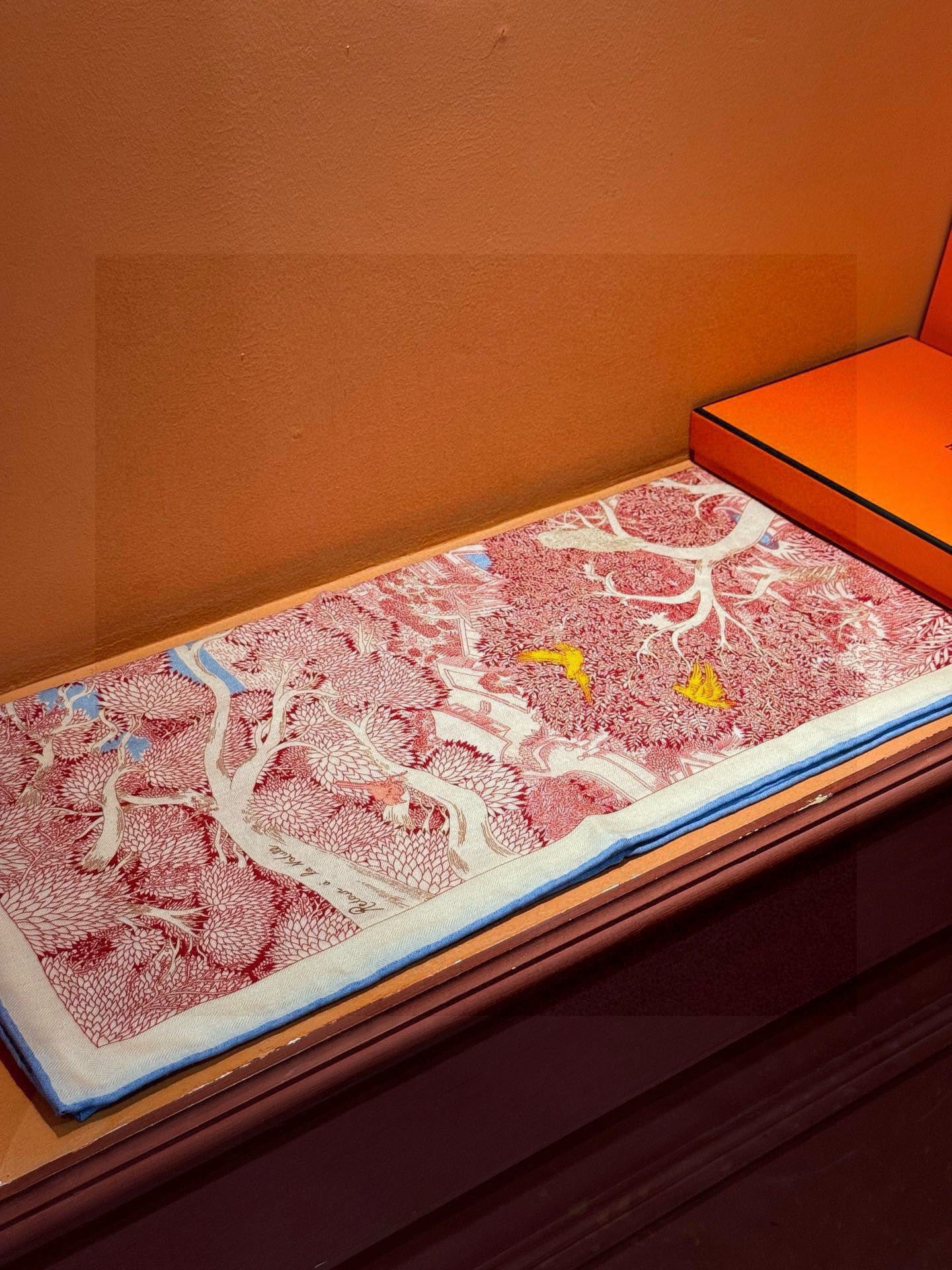 爱马仕～秋冬搭配利器❗️顶级双面同色 版真丝羊绒披肩！！1条等于2条】点睛精彩，图案和配色都超级喜欢，又