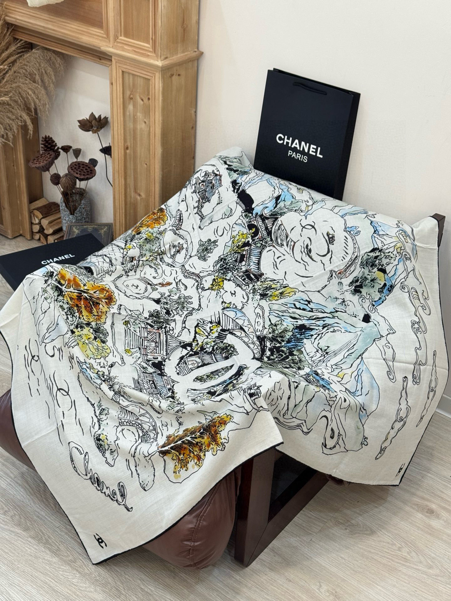 Chanel 25高级手工坊系列～～【140顶级丝绒双面同色披肩】25高级手工坊系列作品梦幻而极具电影感