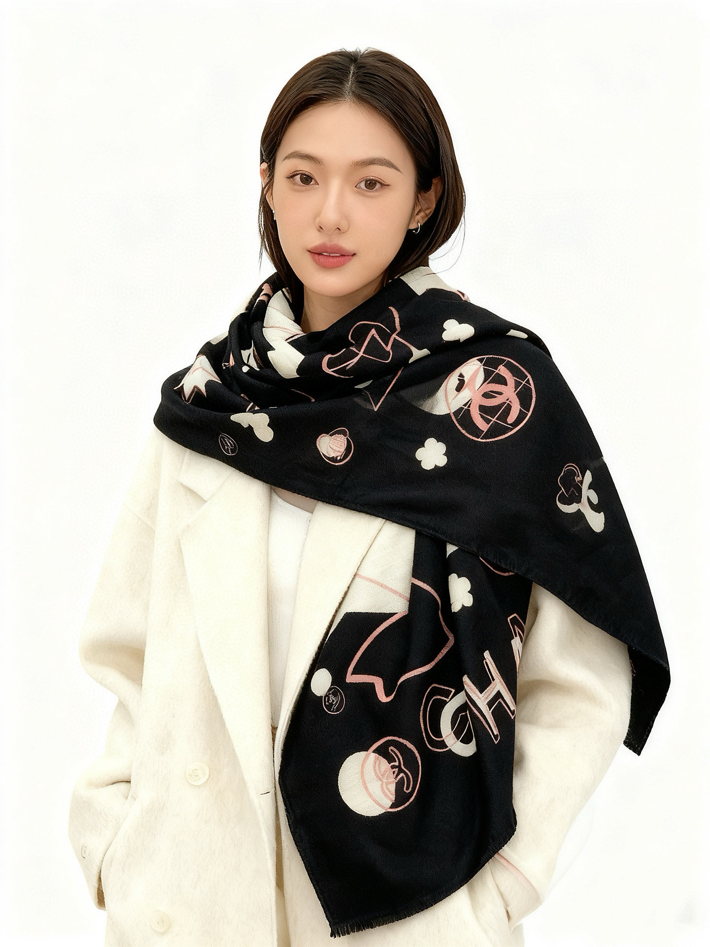 上新❤️【Chanel】 经典茶花优雅Coco风，Chanel最新菱格丝绒大方巾~气质到骨子里，香奶奶新