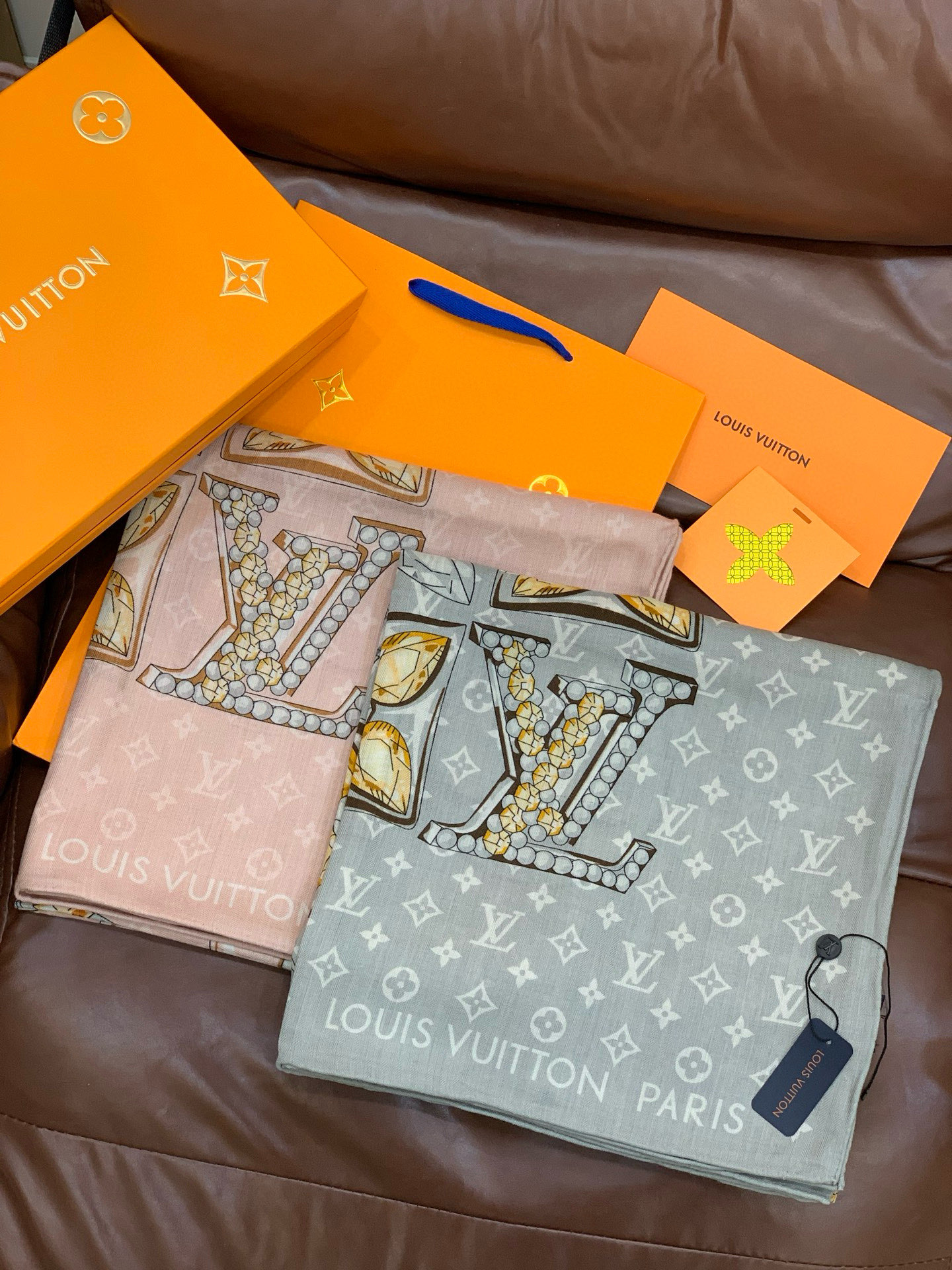 LV x TM 140披肩【140顶级丝绒双面同色披肩】本款LVxTMMonogram Multicol