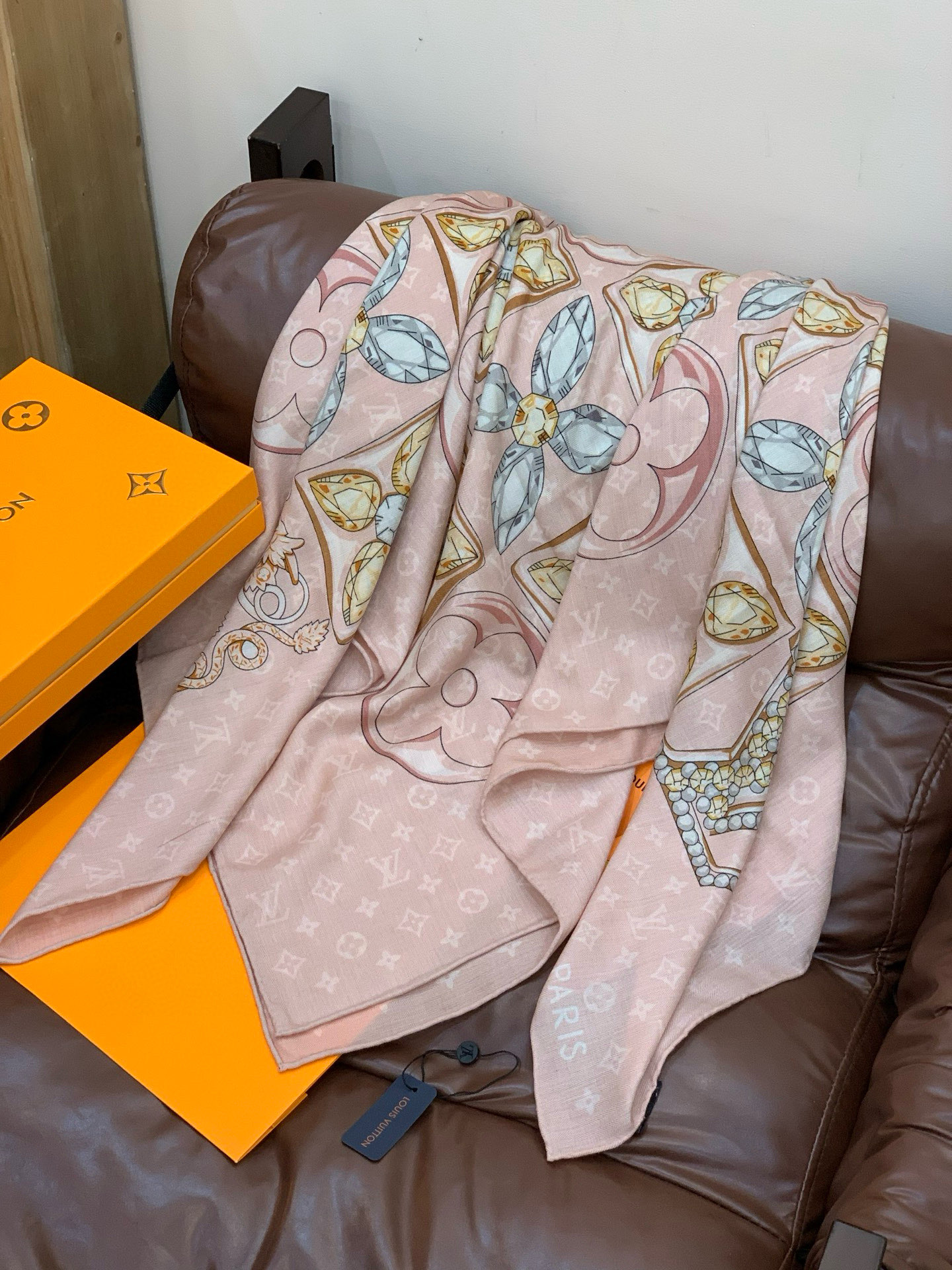 LV x TM 140披肩【140顶级丝绒双面同色披肩】本款LVxTMMonogram Multicol