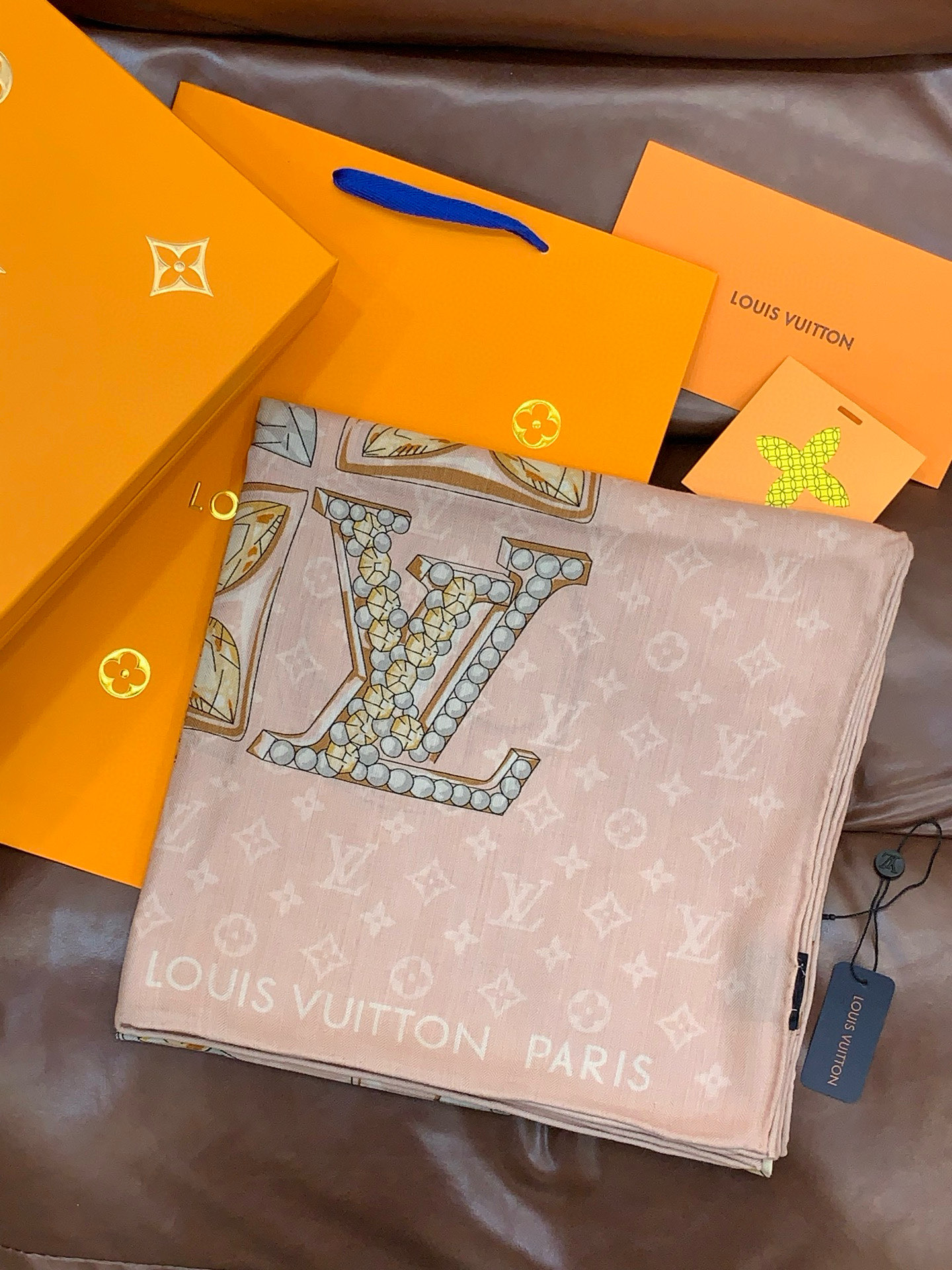 LV x TM 140披肩【140顶级丝绒双面同色披肩】本款LVxTMMonogram Multicol