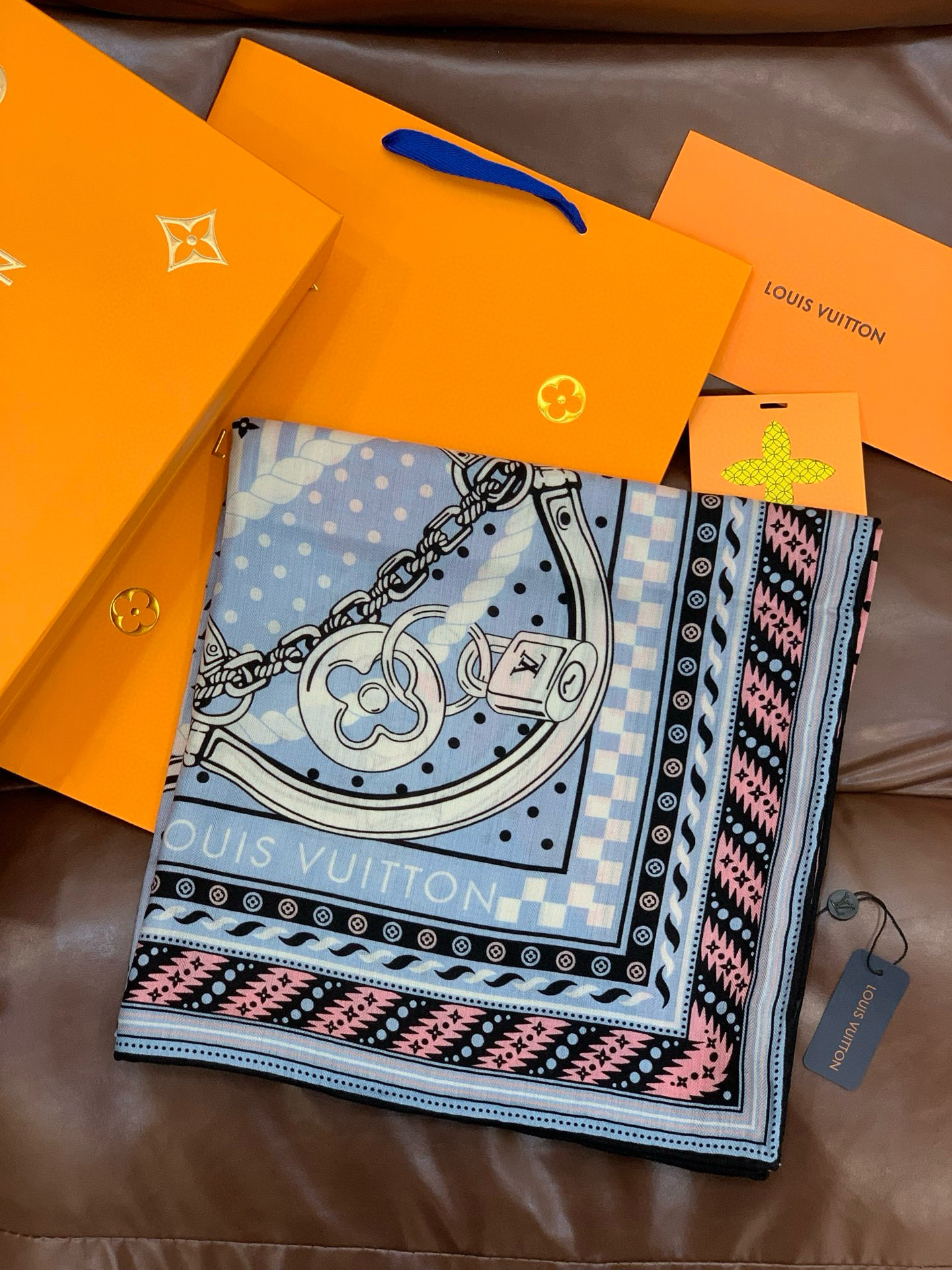 LV x TM 140披肩【140顶级丝绒双面同色披肩】本款LVxTMMonogram Multicol