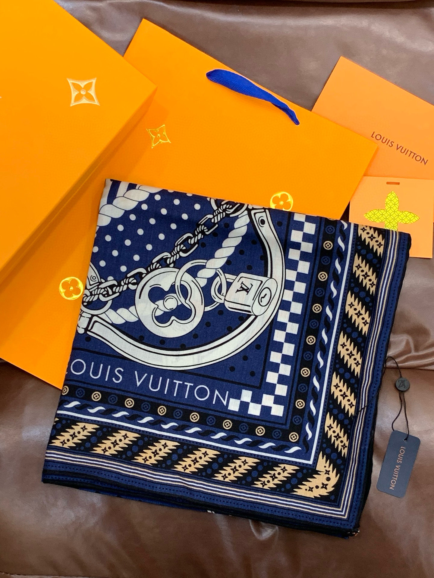 LV x TM 140披肩【140顶级丝绒双面同色披肩】本款LVxTMMonogram Multicol