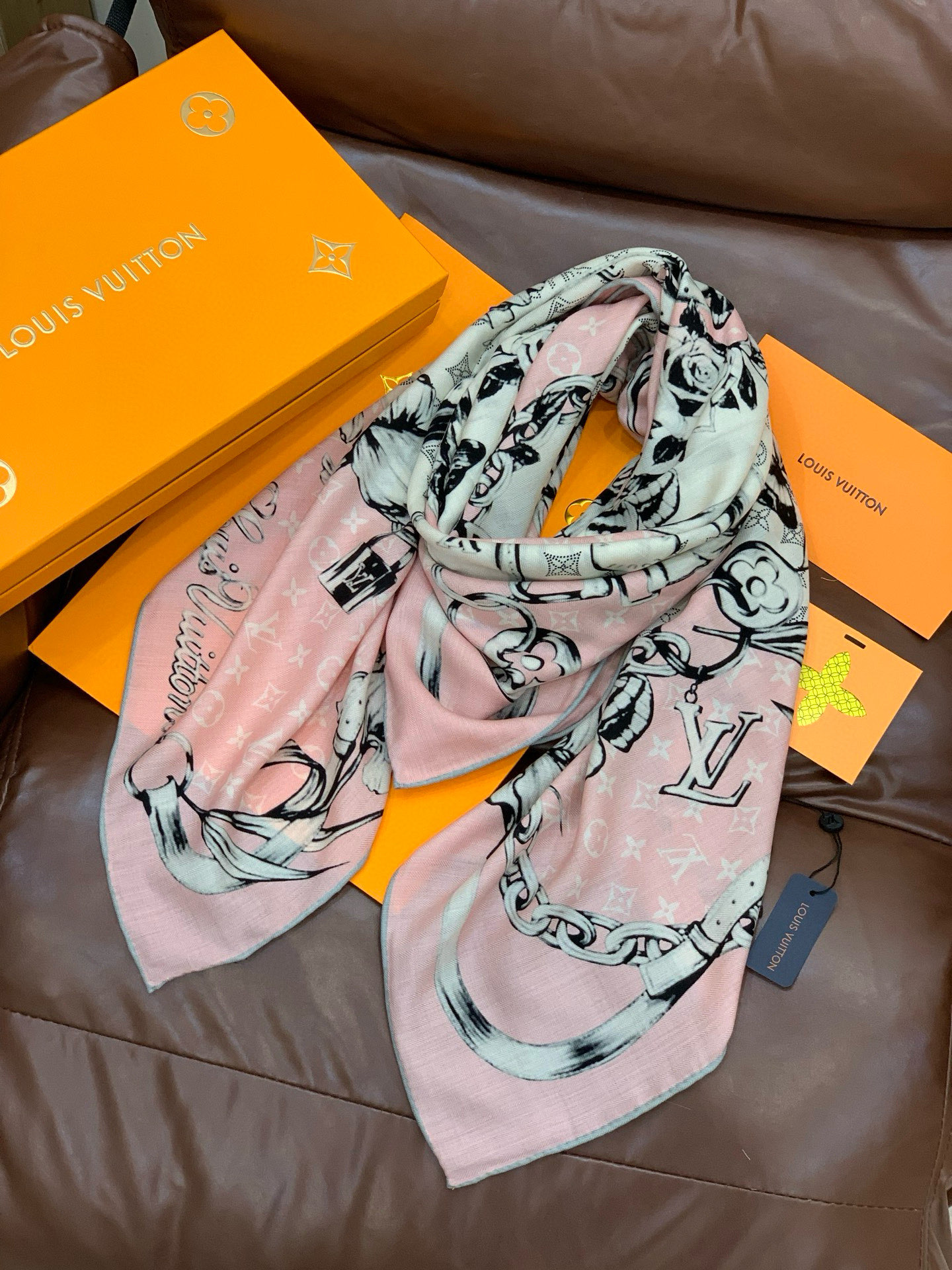 LV x TM 140披肩【140顶级丝绒双面同色披肩】本款LVxTMMonogram Multicol