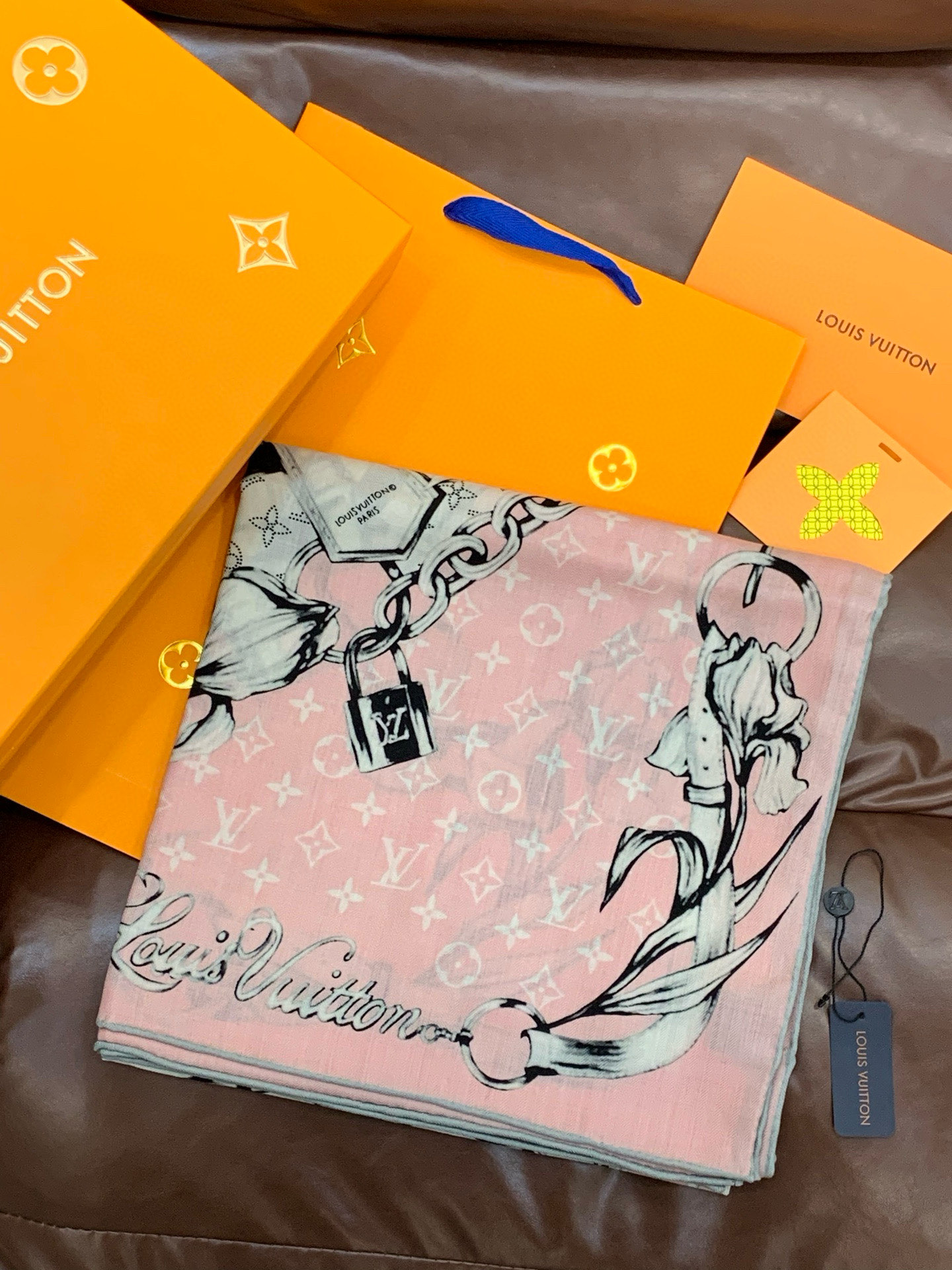 LV x TM 140披肩【140顶级丝绒双面同色披肩】本款LVxTMMonogram Multicol